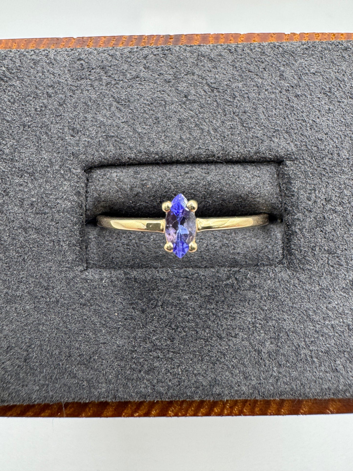 9ct gold tanzanite ring