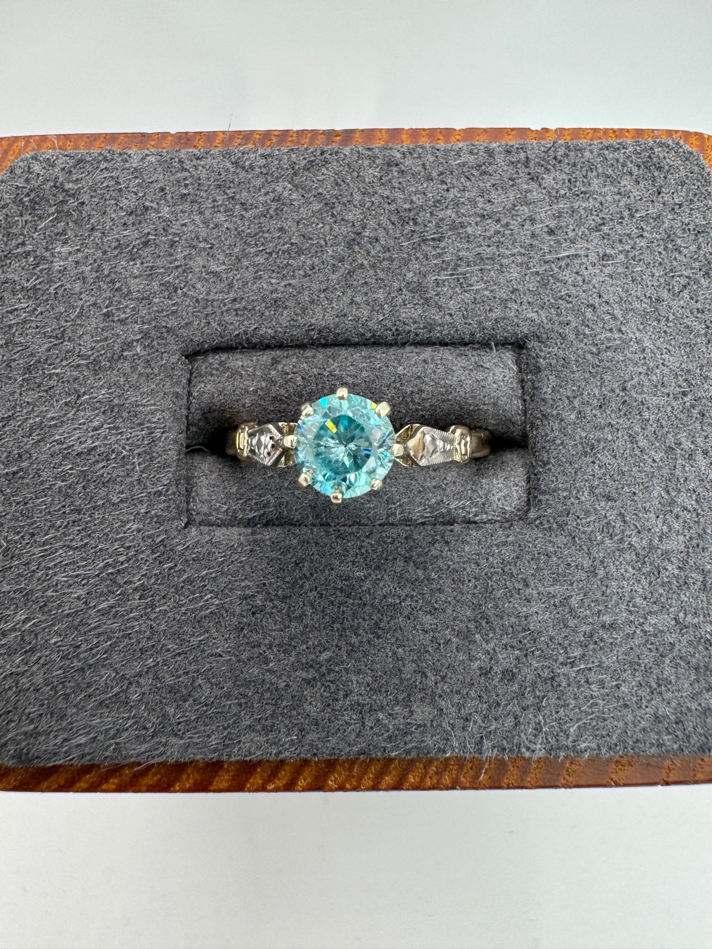 9ct gold topaz ring
