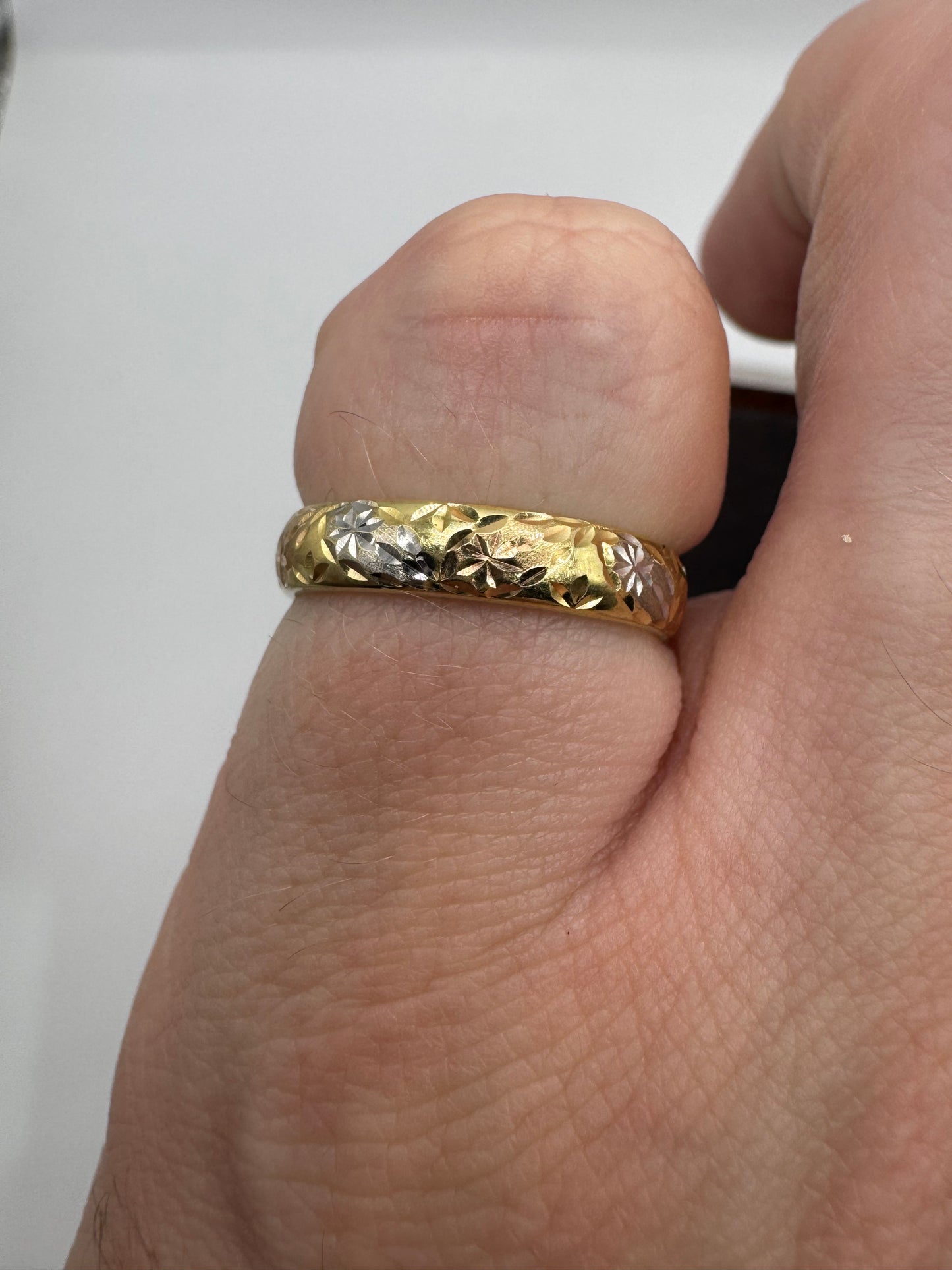 9ct two-tone gold engraved band