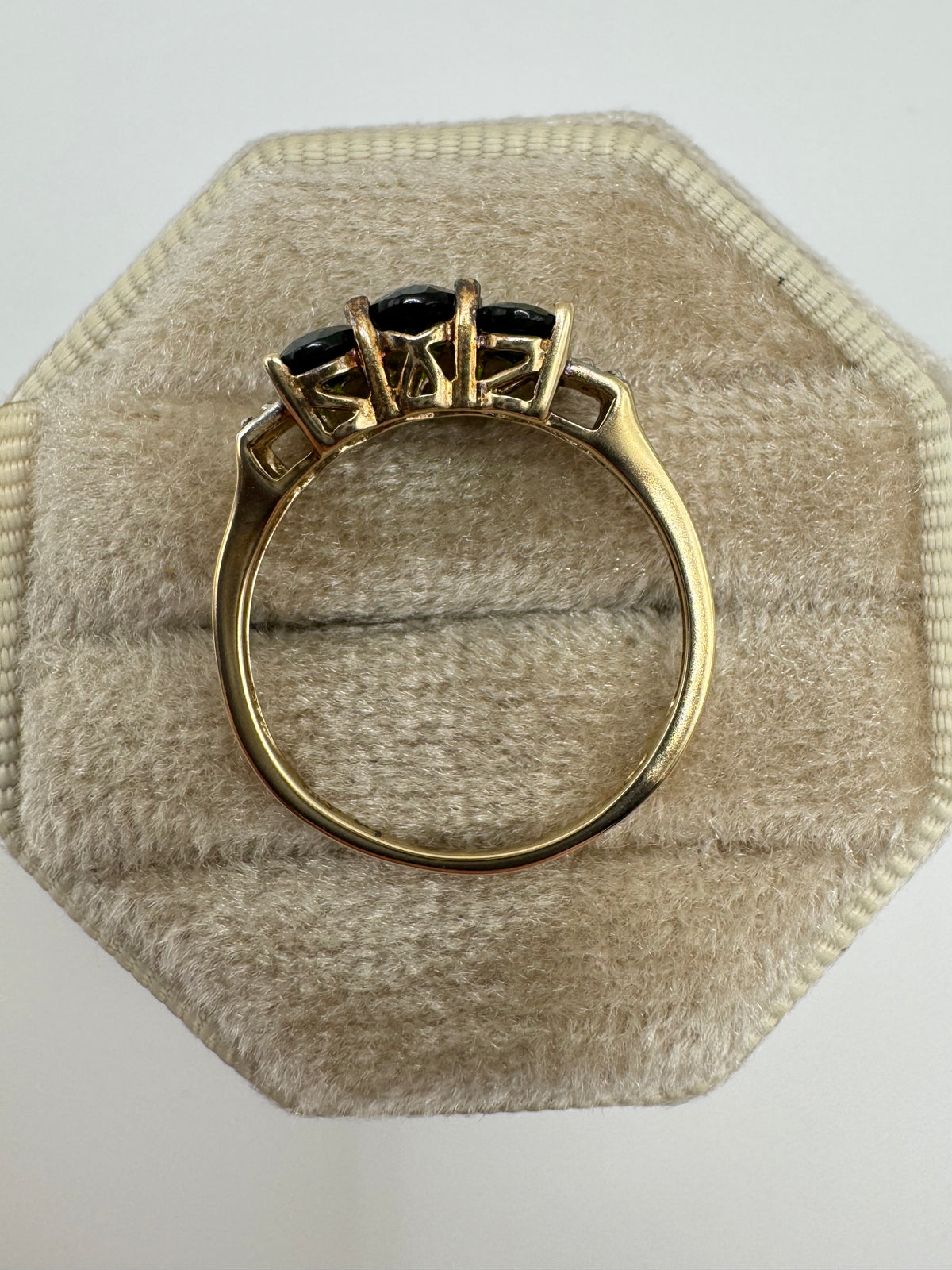 9ct gold diopside and diamond ring
