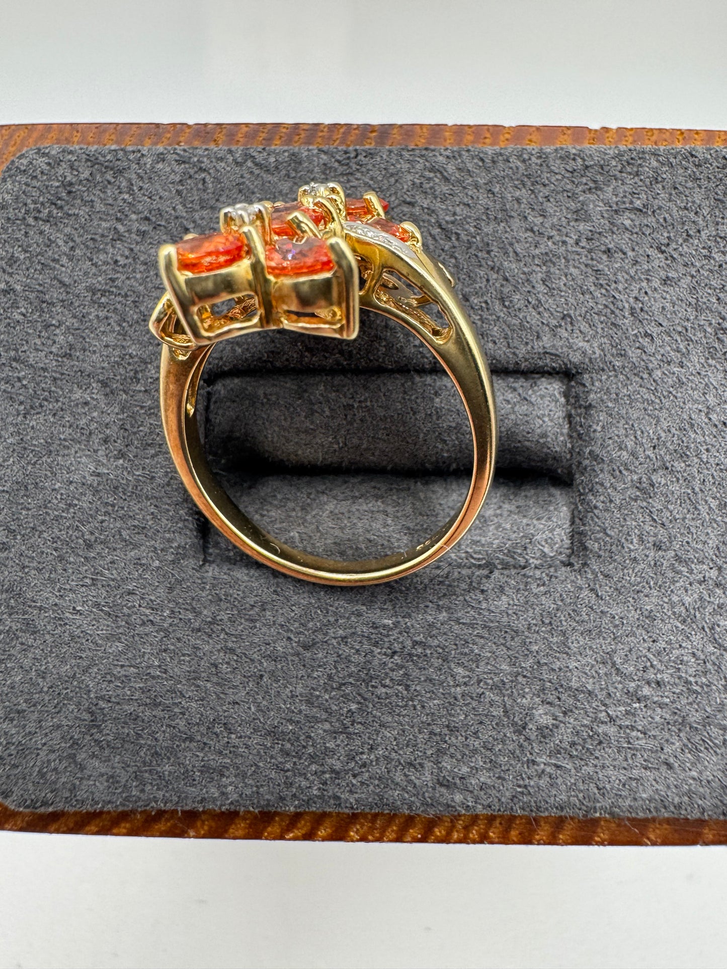 Heavy 9ct gold orange sapphire and diamond ring