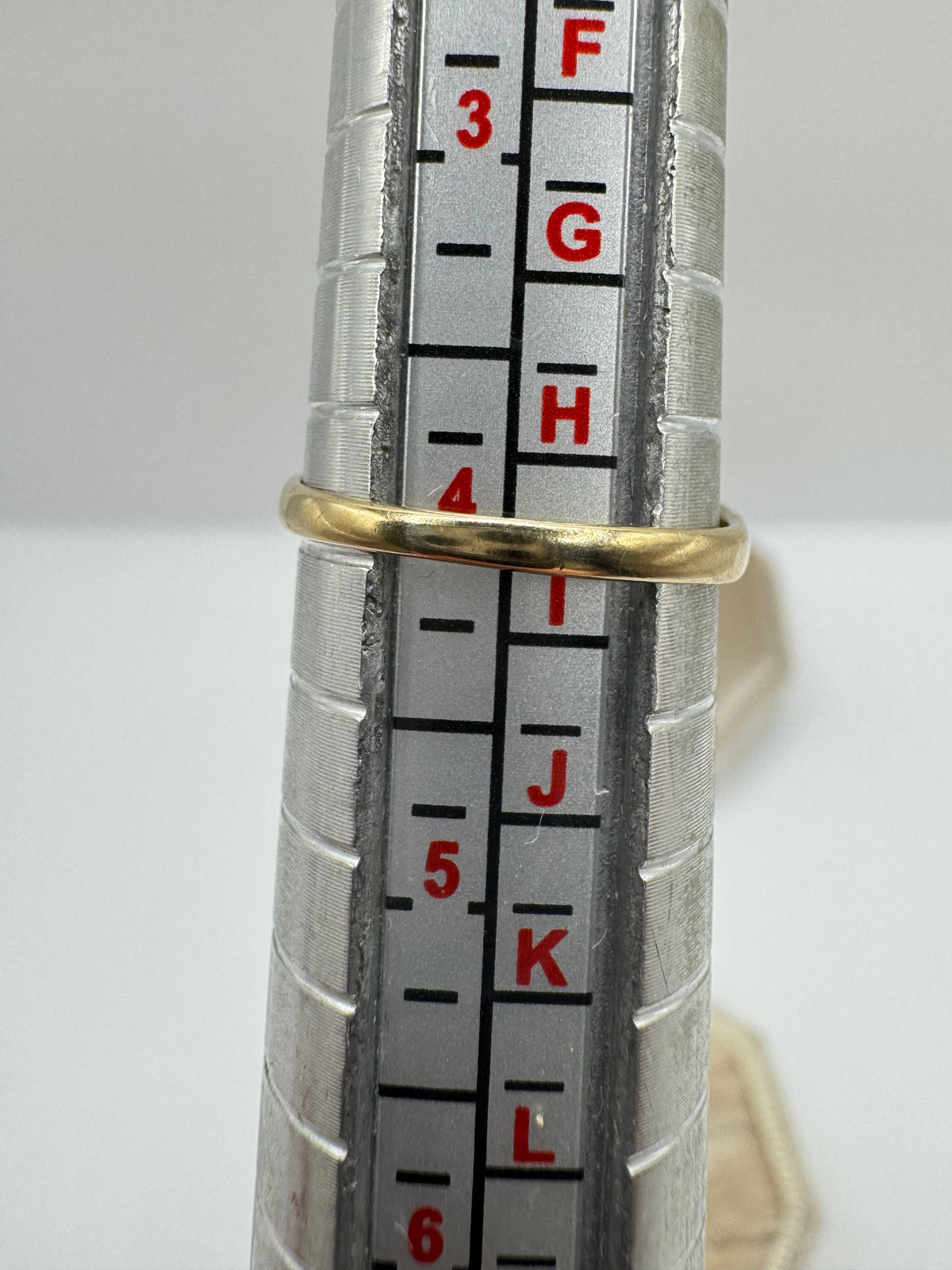 9ct gold sapphire and diamond ring