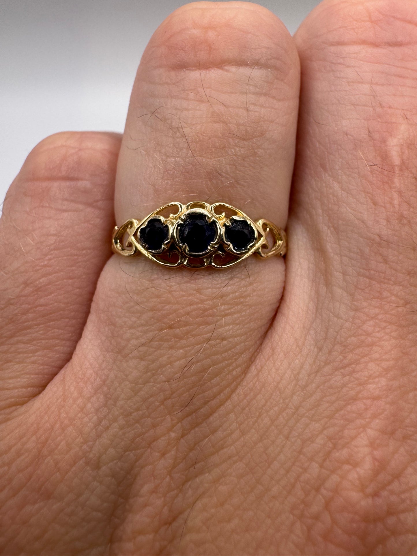 9ct gold sapphire ring
