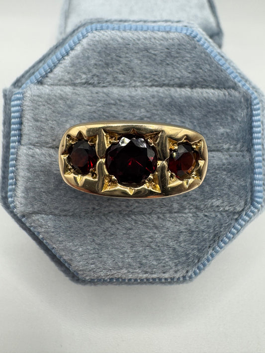 Heavy 9ct gold garnet gypsy ring