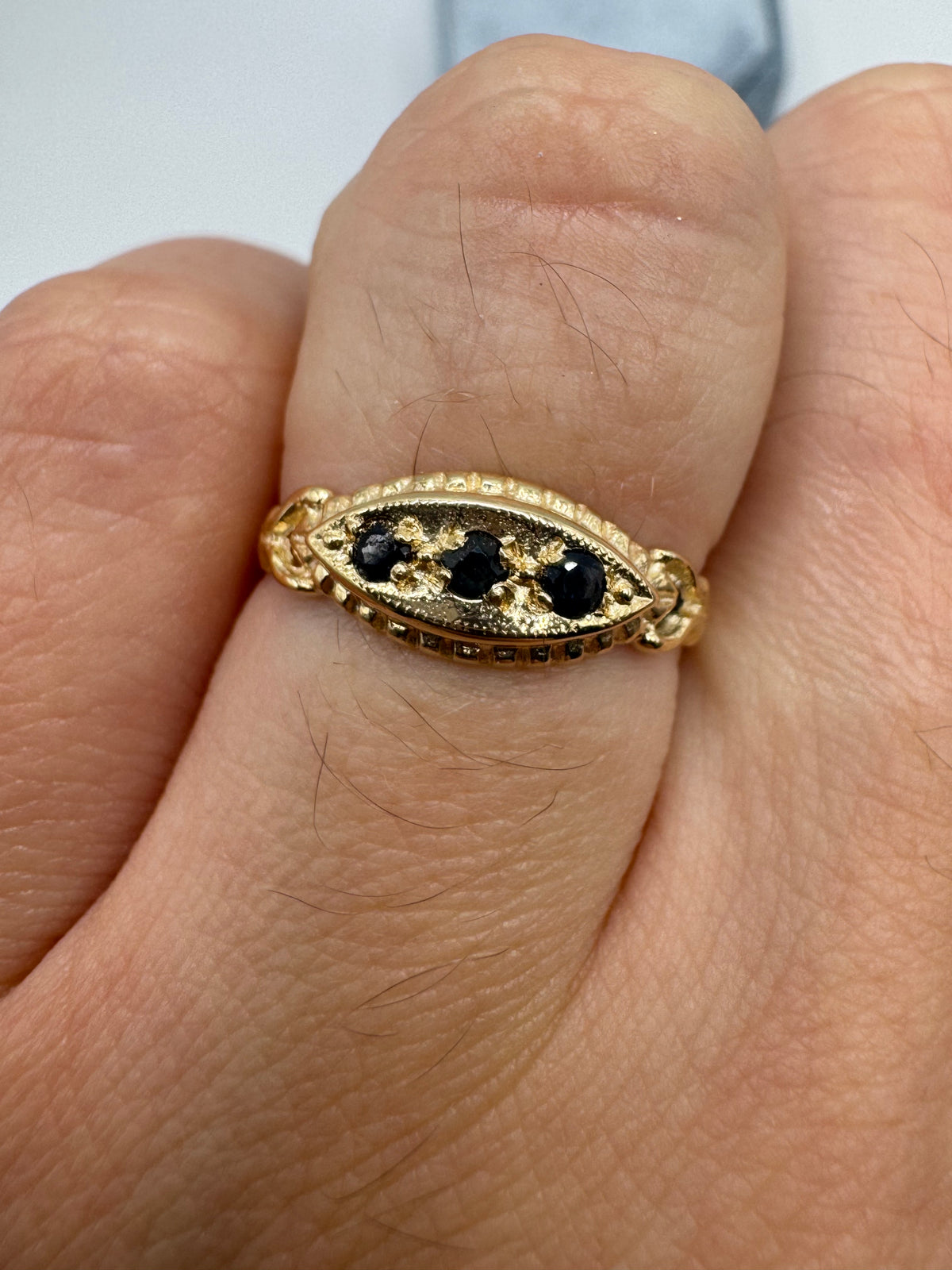 9ct gold sapphire gypsy ring