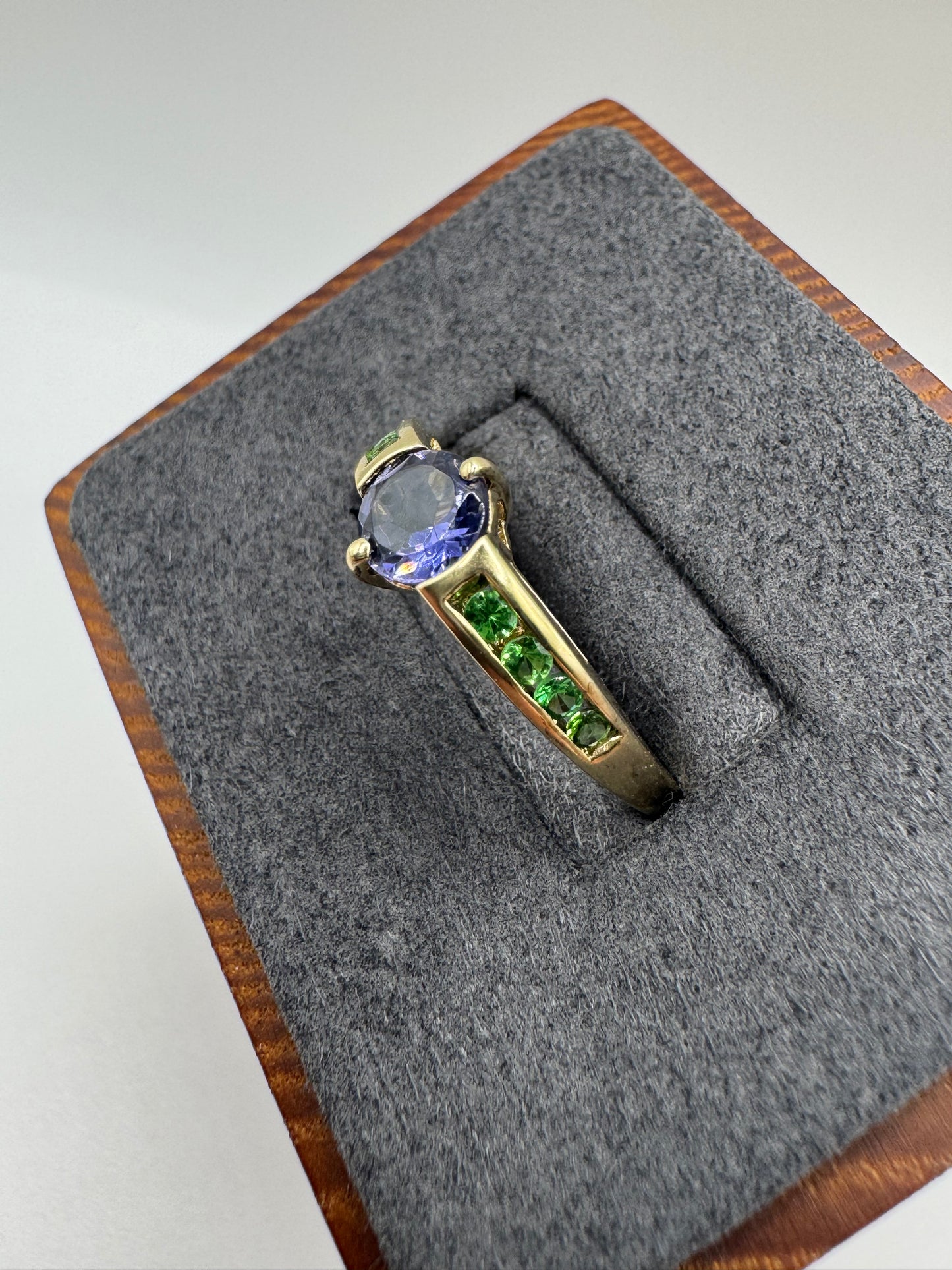 9ct gold tanzanite and diopside ring
