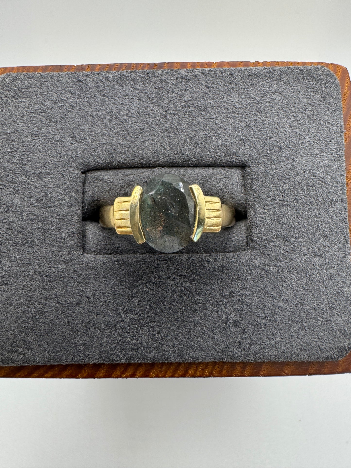 9ct gold labradorite ring