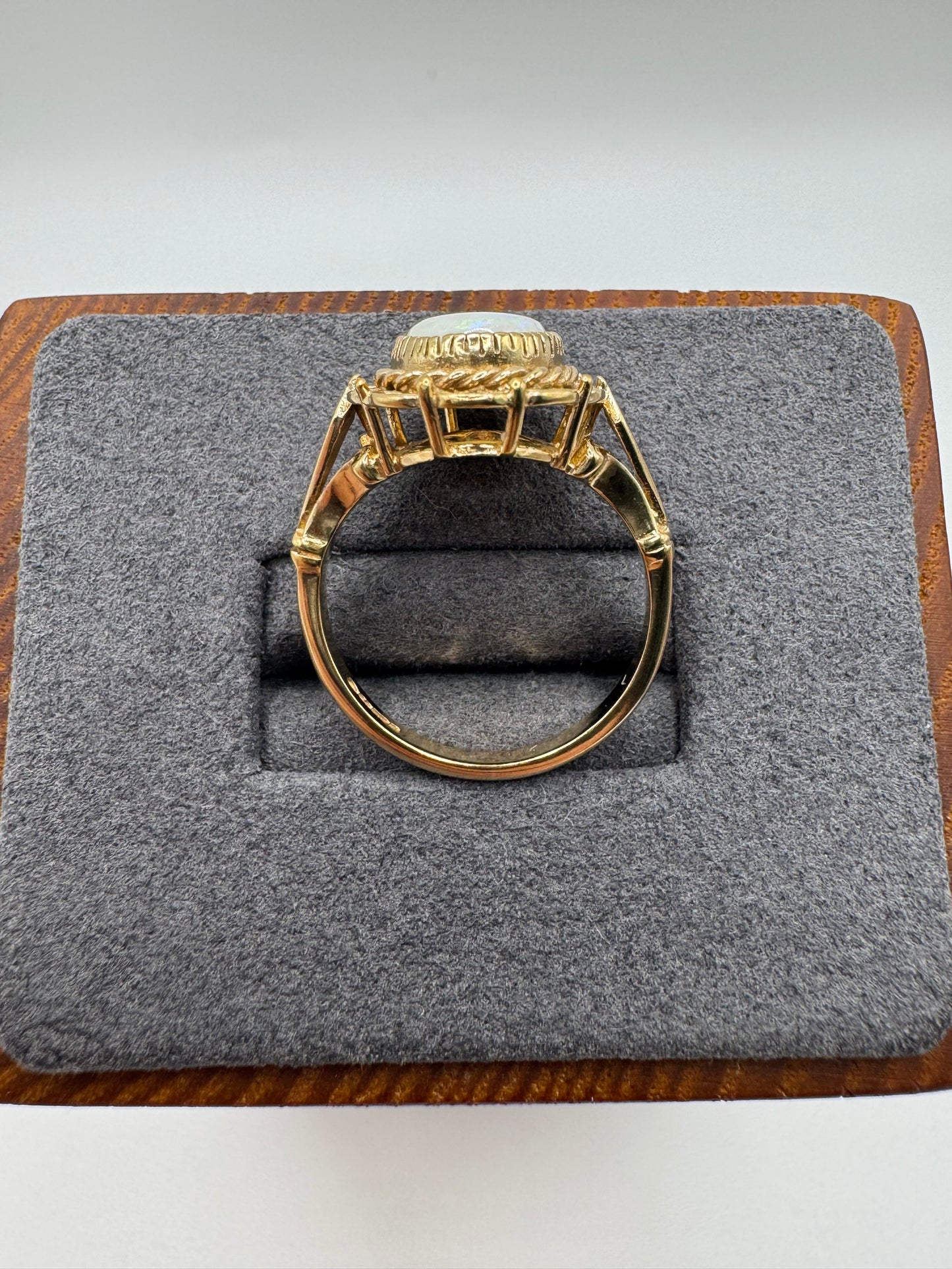 9ct gold opal ring