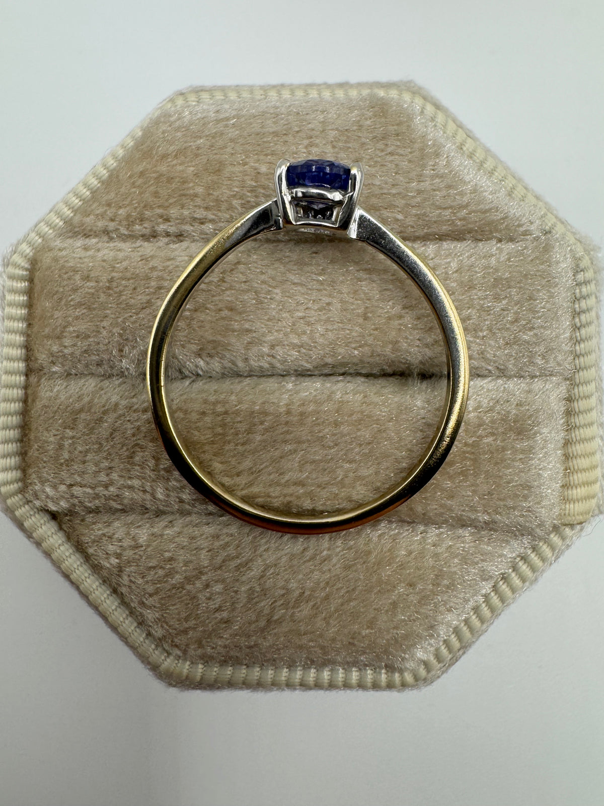 9ct gold tanzanite ring