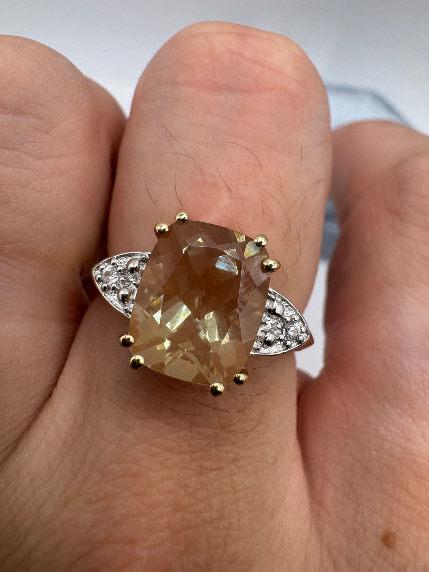 9ct gold quartz and zircon ring
