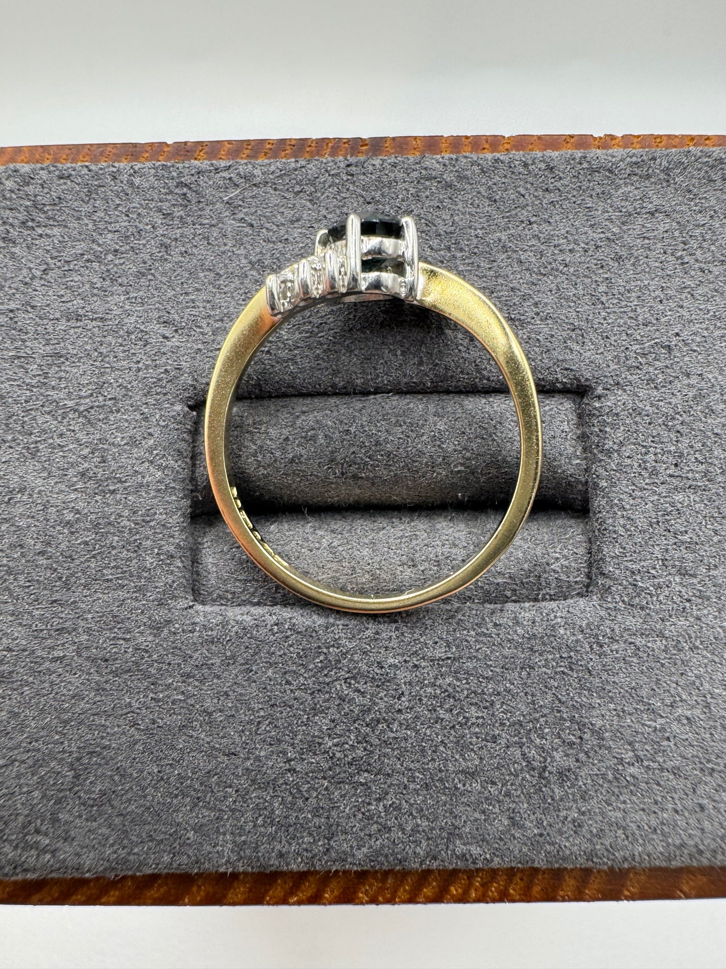 9ct gold sapphire and diamond ring
