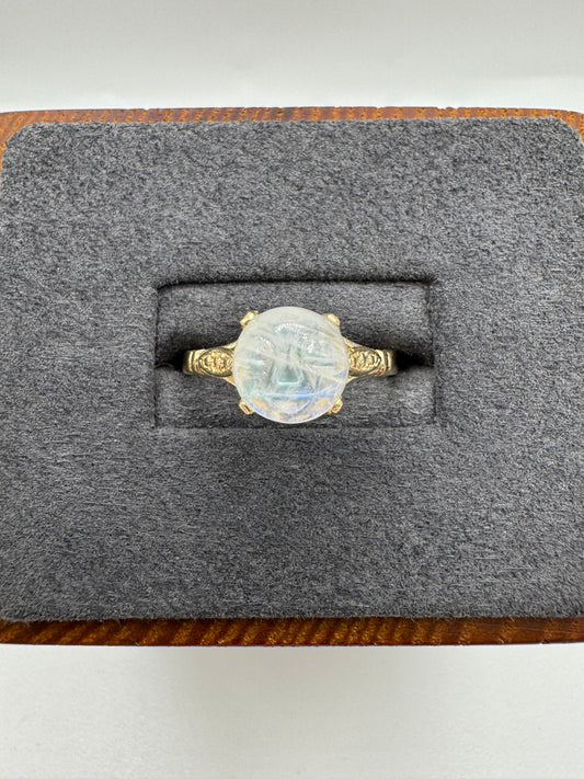 9ct gold carved moonstone ring