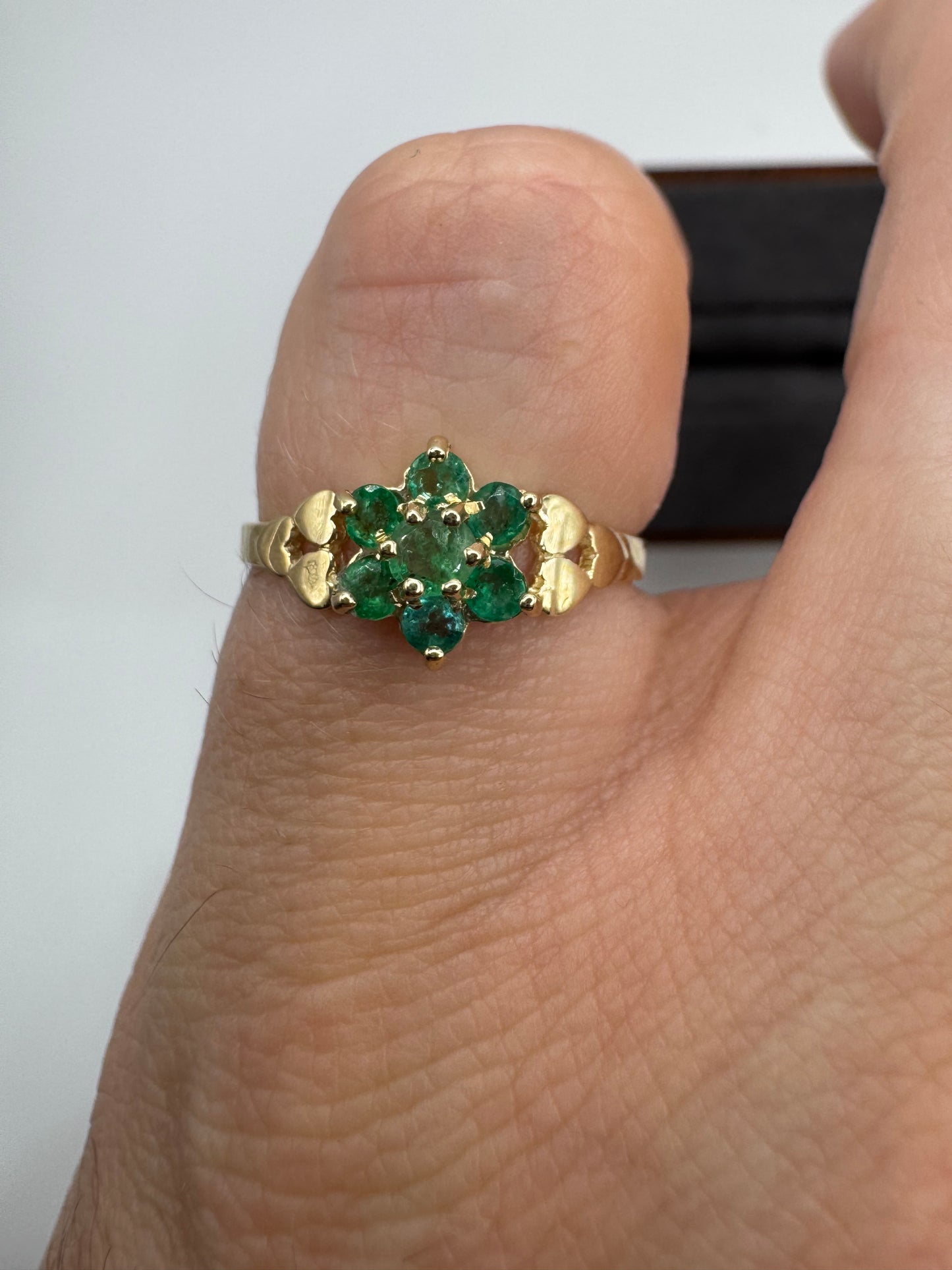 9ct gold emerald cluster ring