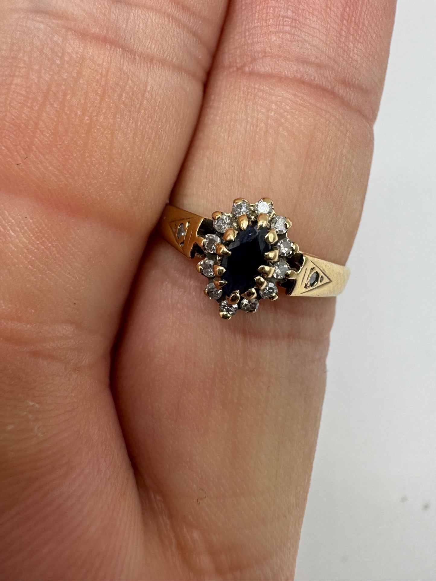 9ct gold sapphire and diamond ring