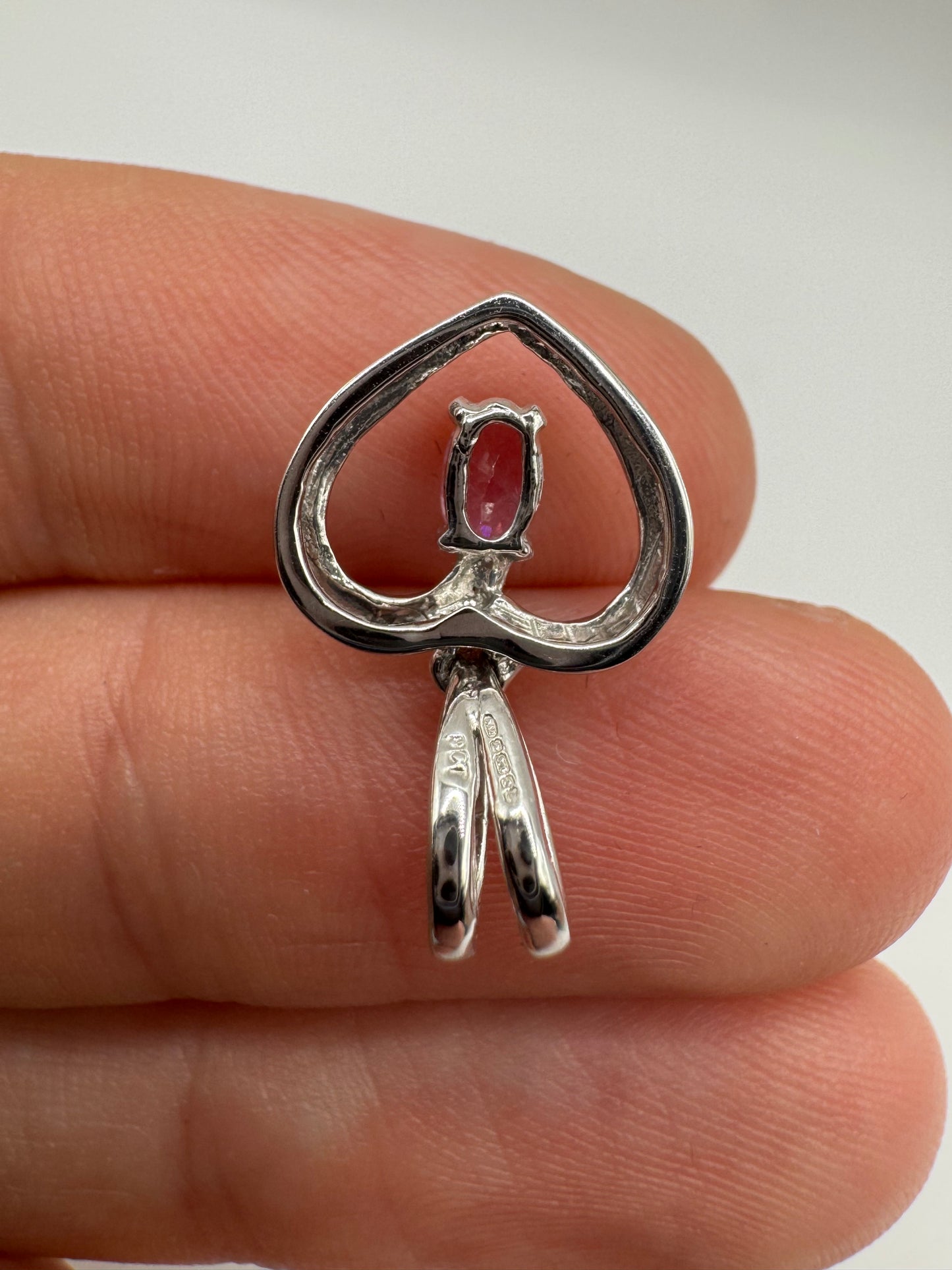 9ct white gold pink sapphire pendant