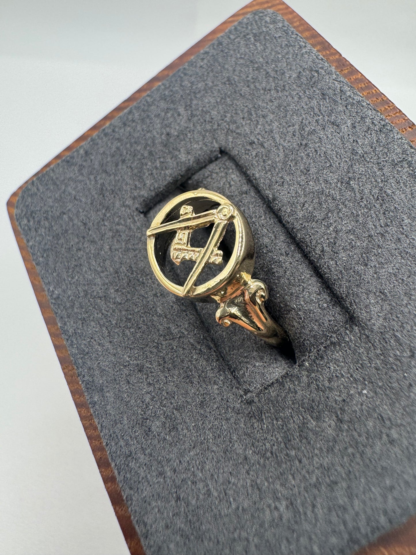 9ct gold Masonic ring
