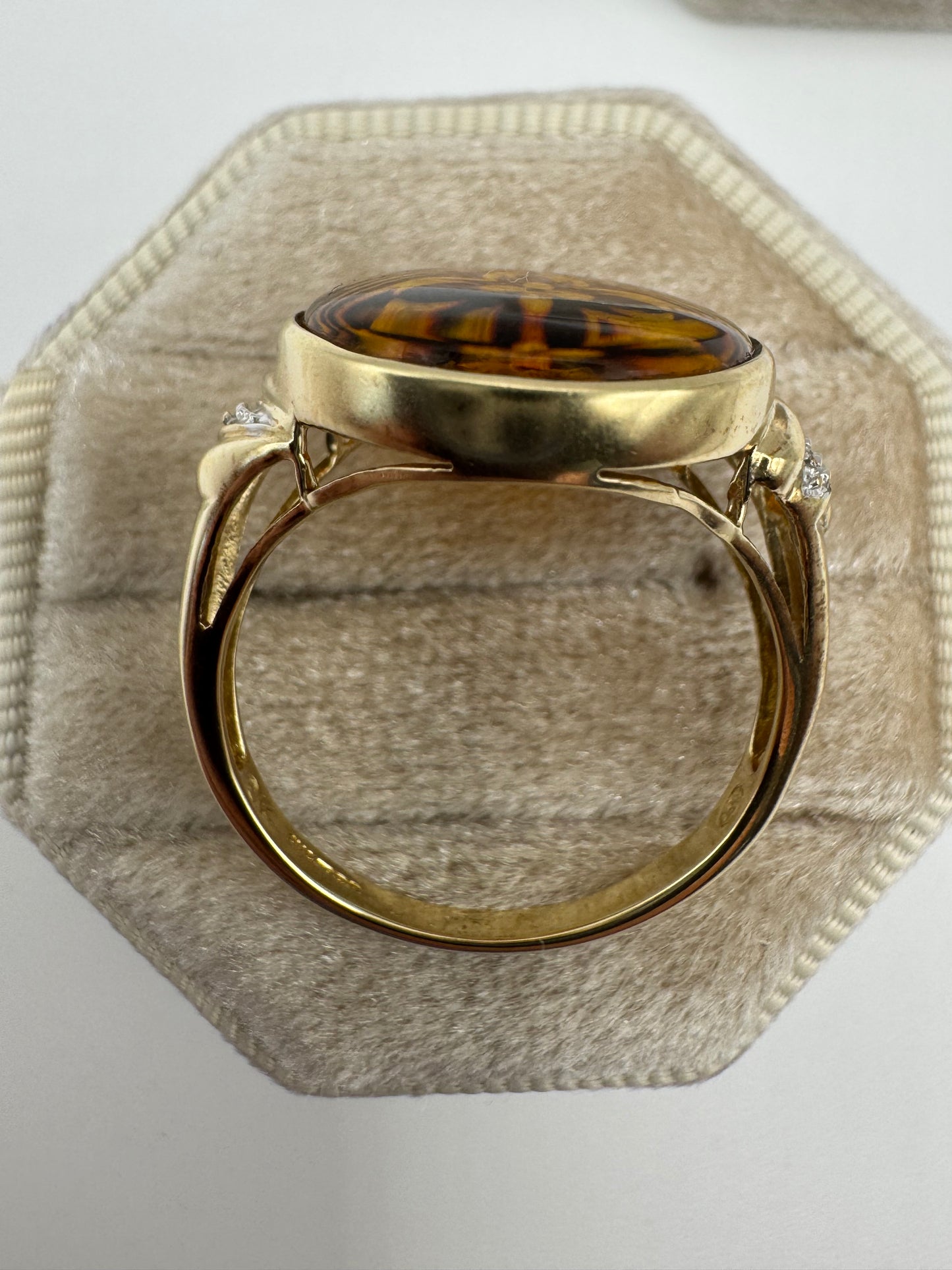 9ct gold carved amber and diamond ring