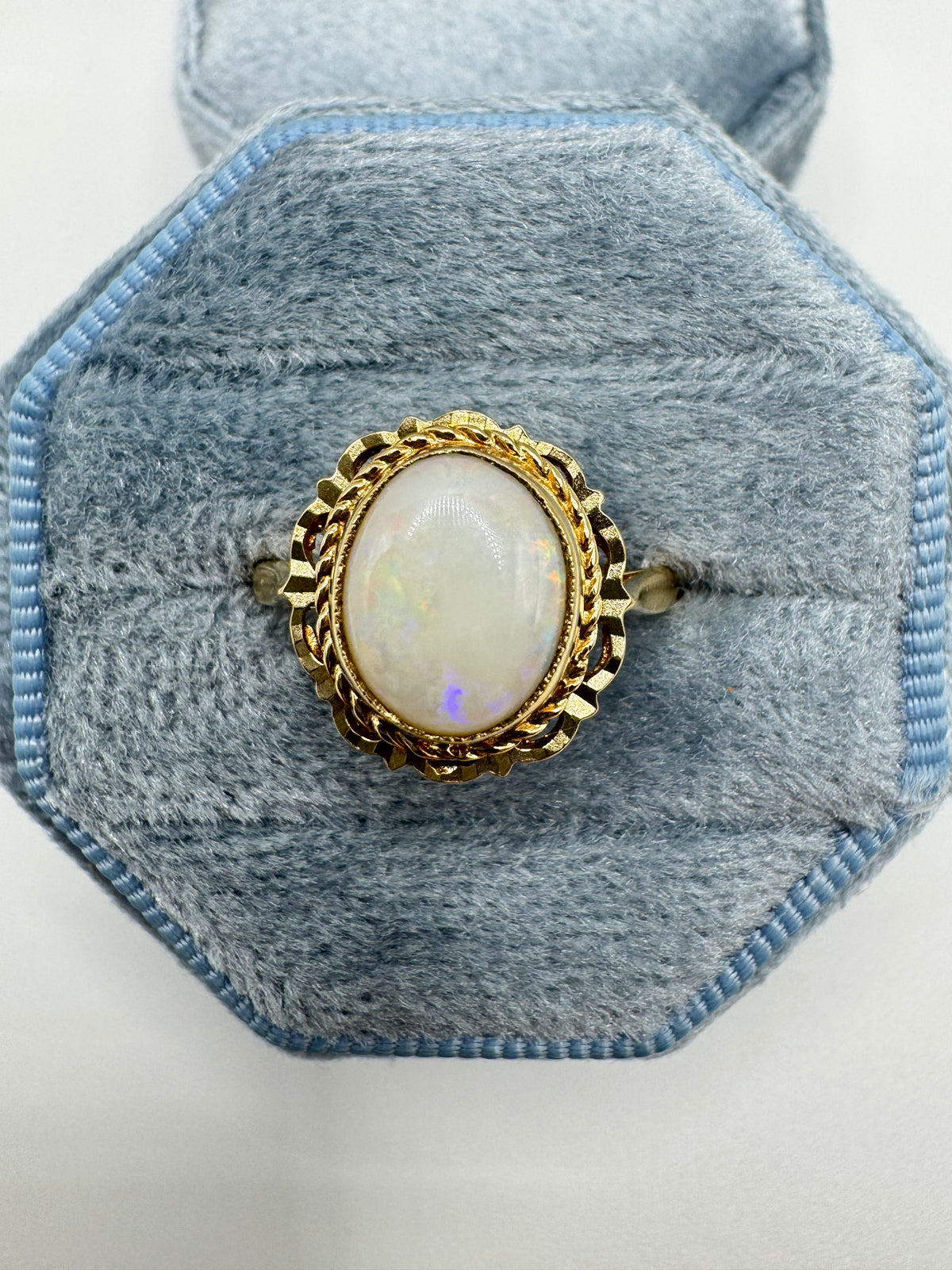 9ct gold opal ring