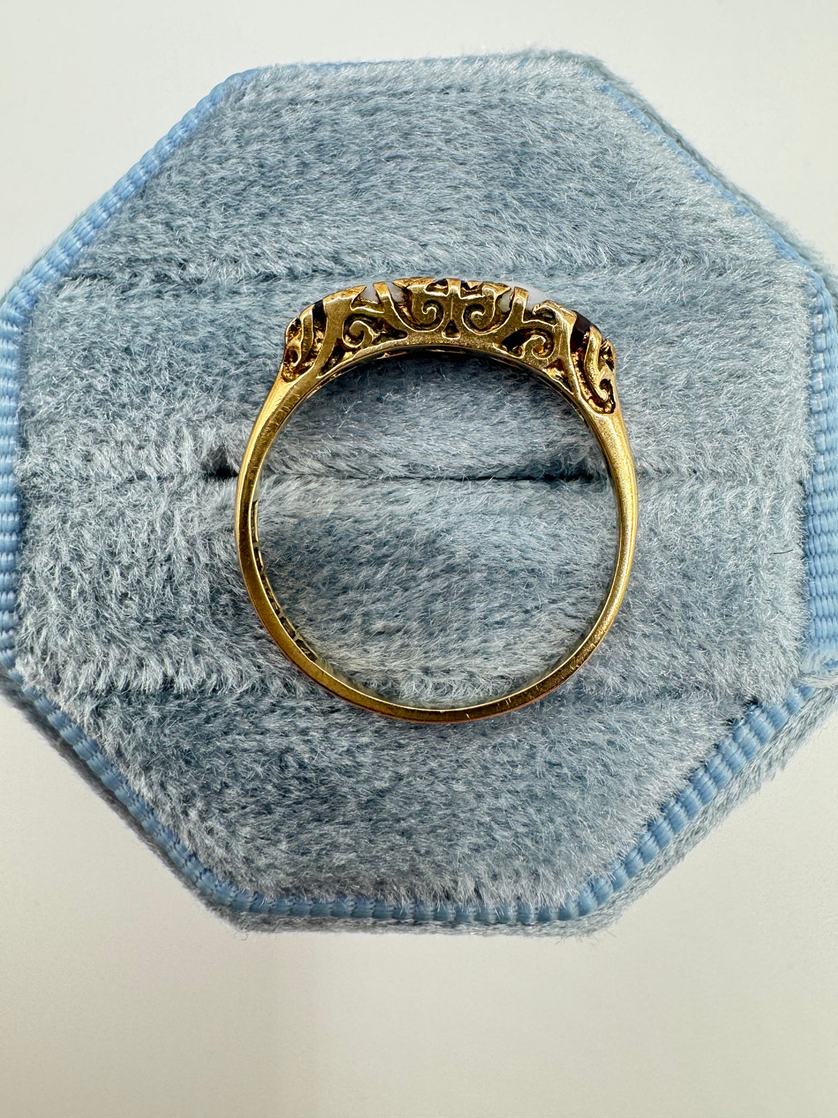 9ct gold garnet and opal ring