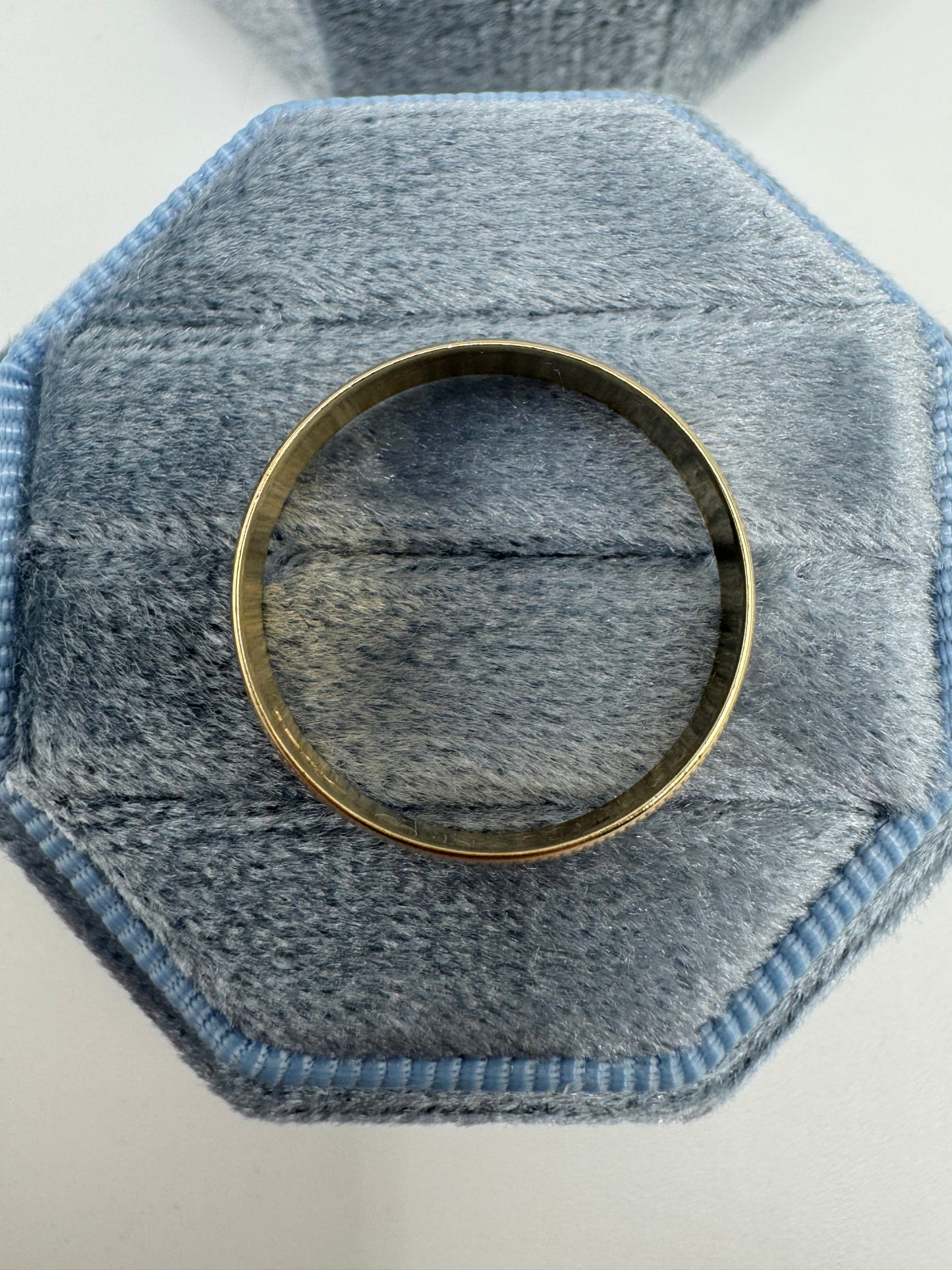 9ct gold patterned band