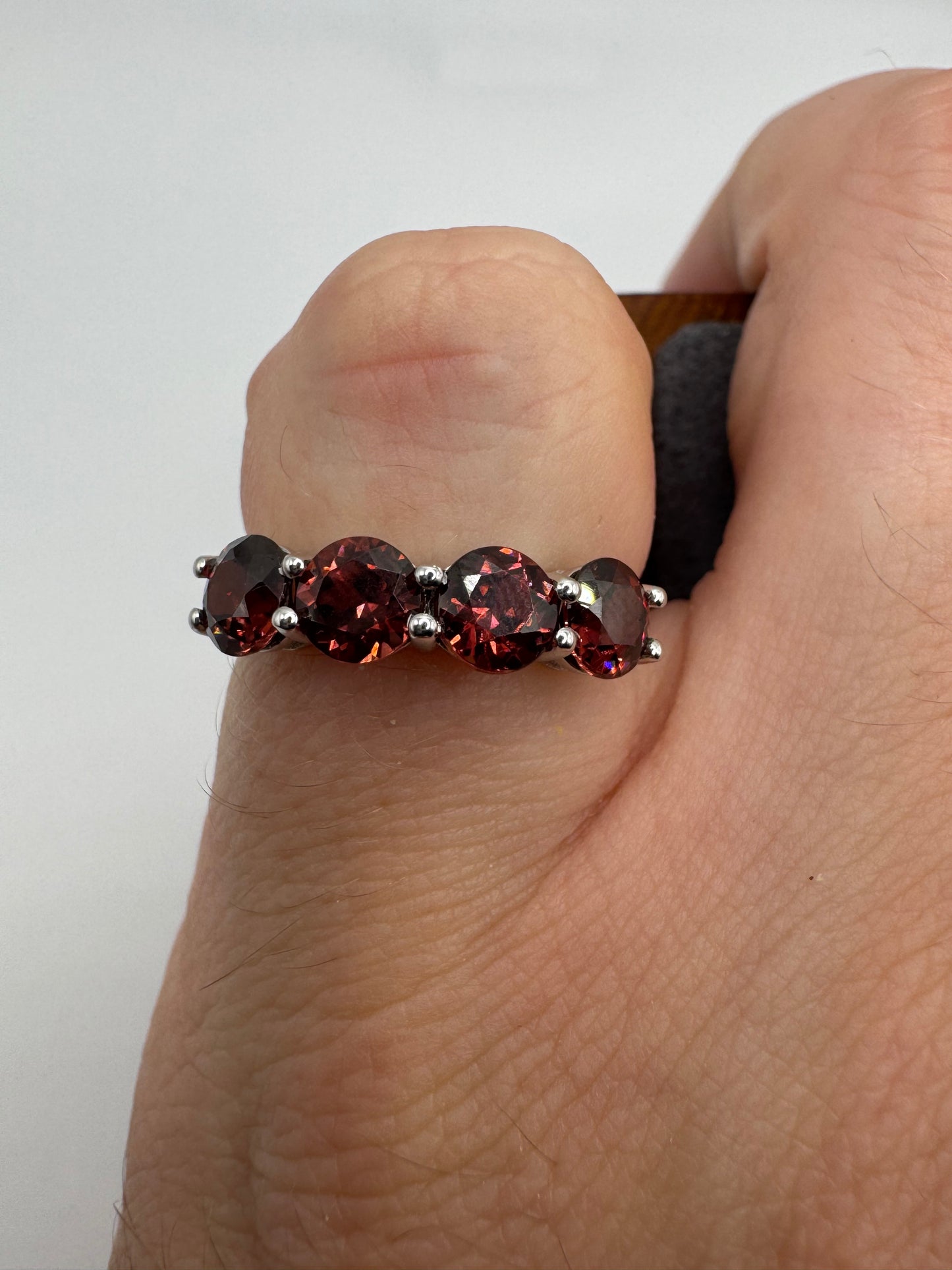 9ct white gold quartz ring