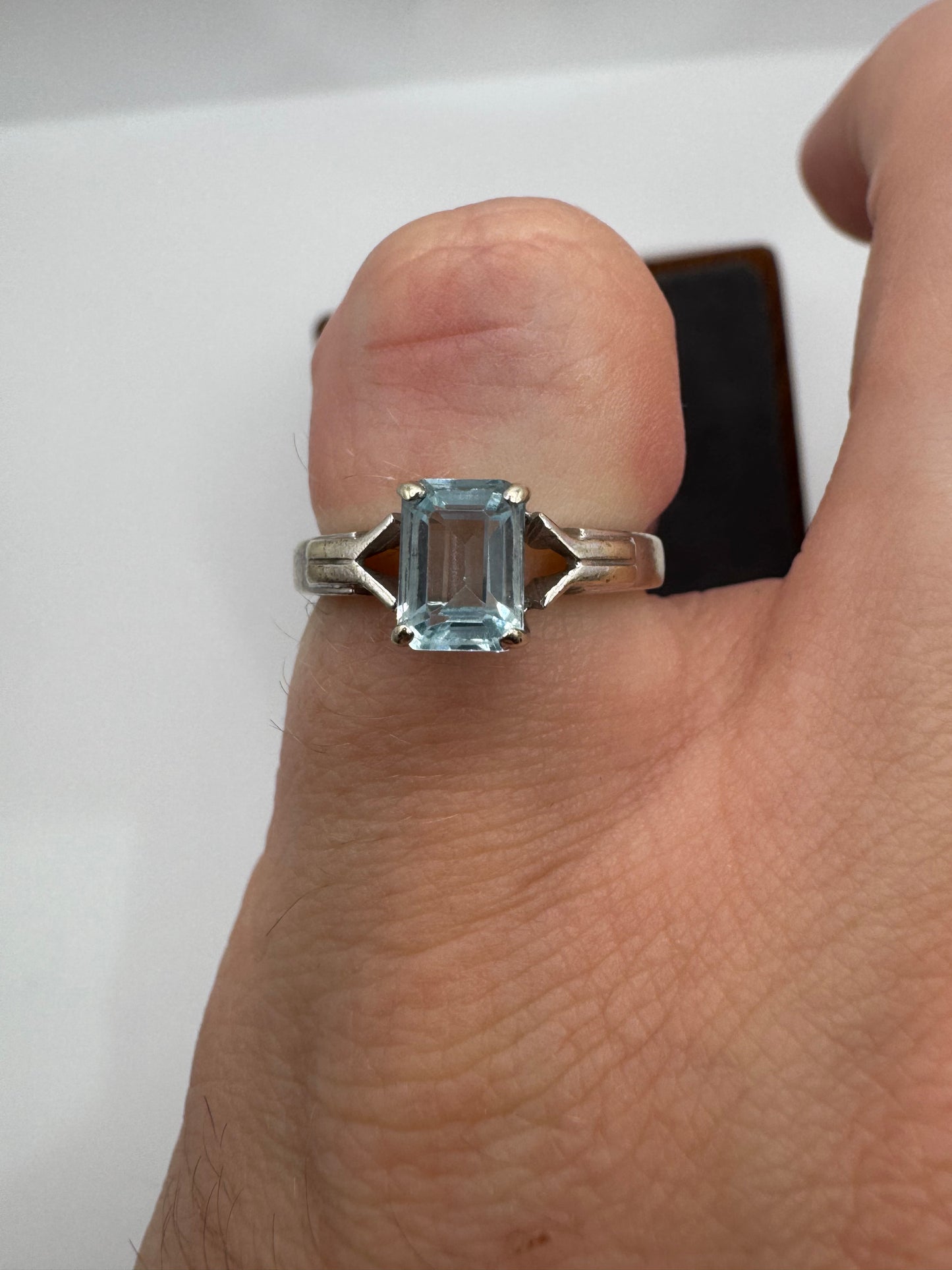 9ct white gold topaz ring