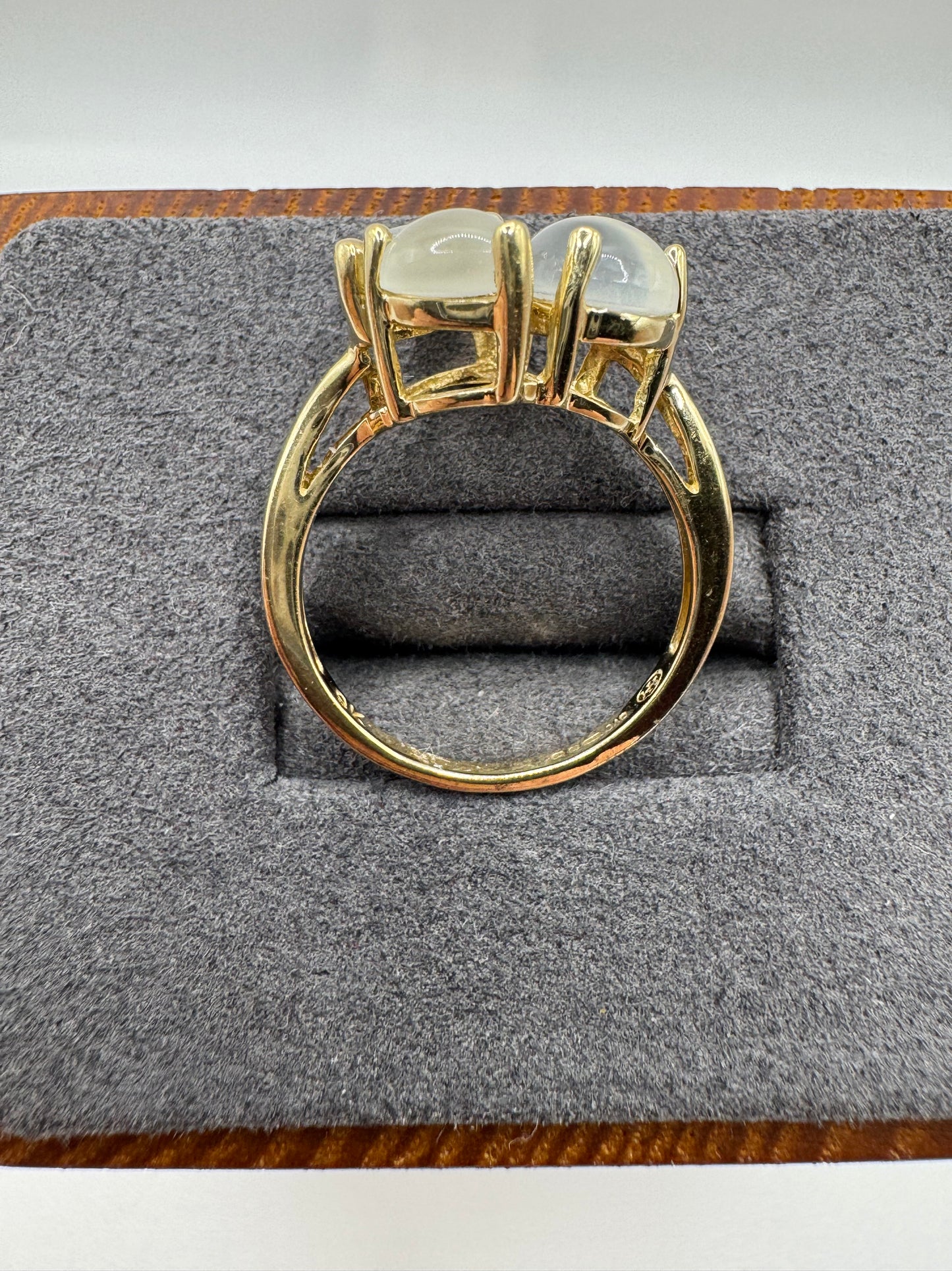 9ct gold moonstone and diamond ring