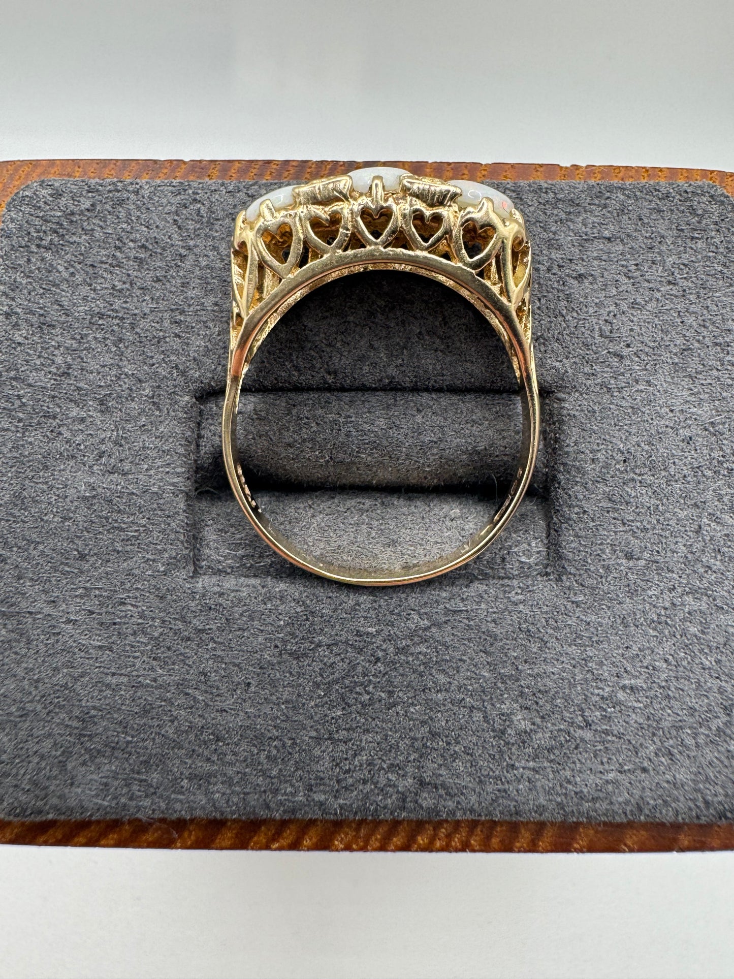 9ct gold opal ring