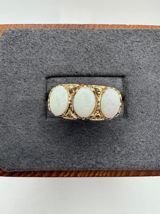 9ct gold opal ring