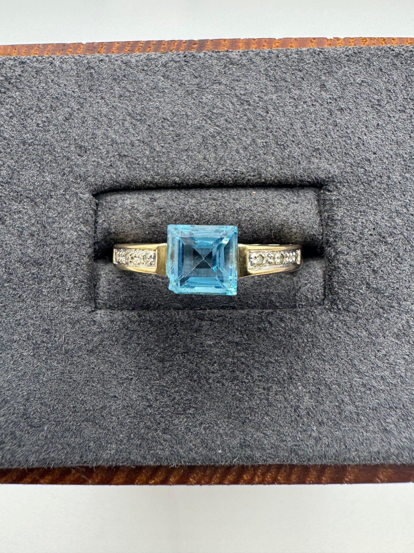 9ct gold topaz and diamond ring