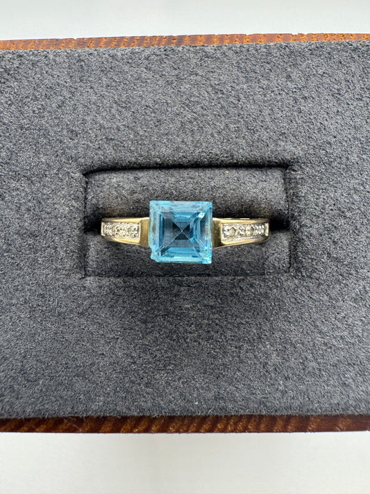 9ct gold topaz and diamond ring