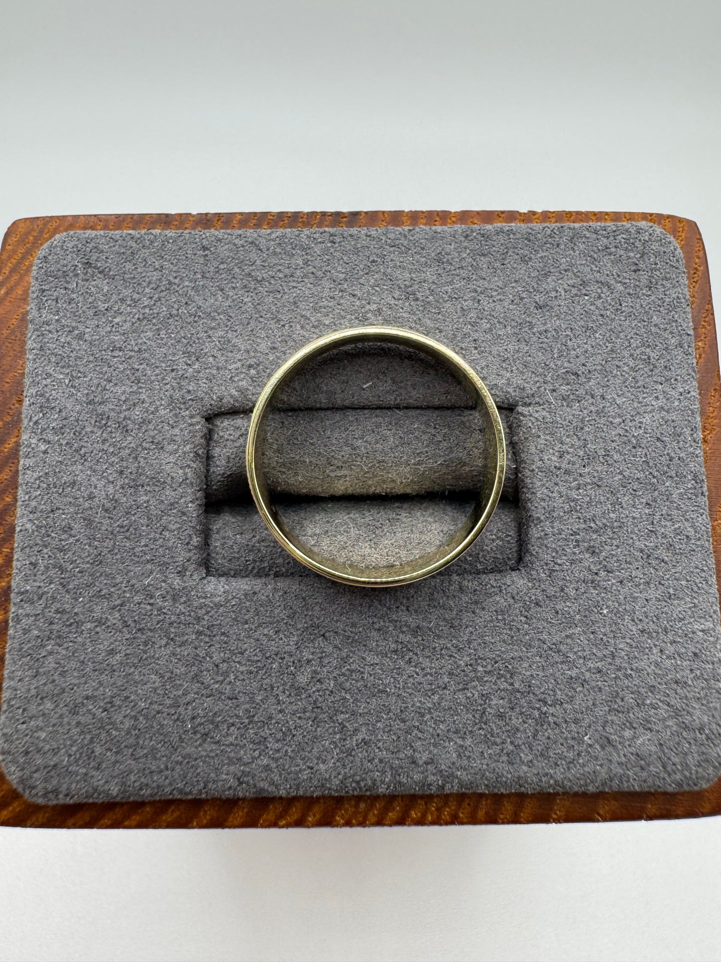 9ct gold engraved wedding style band