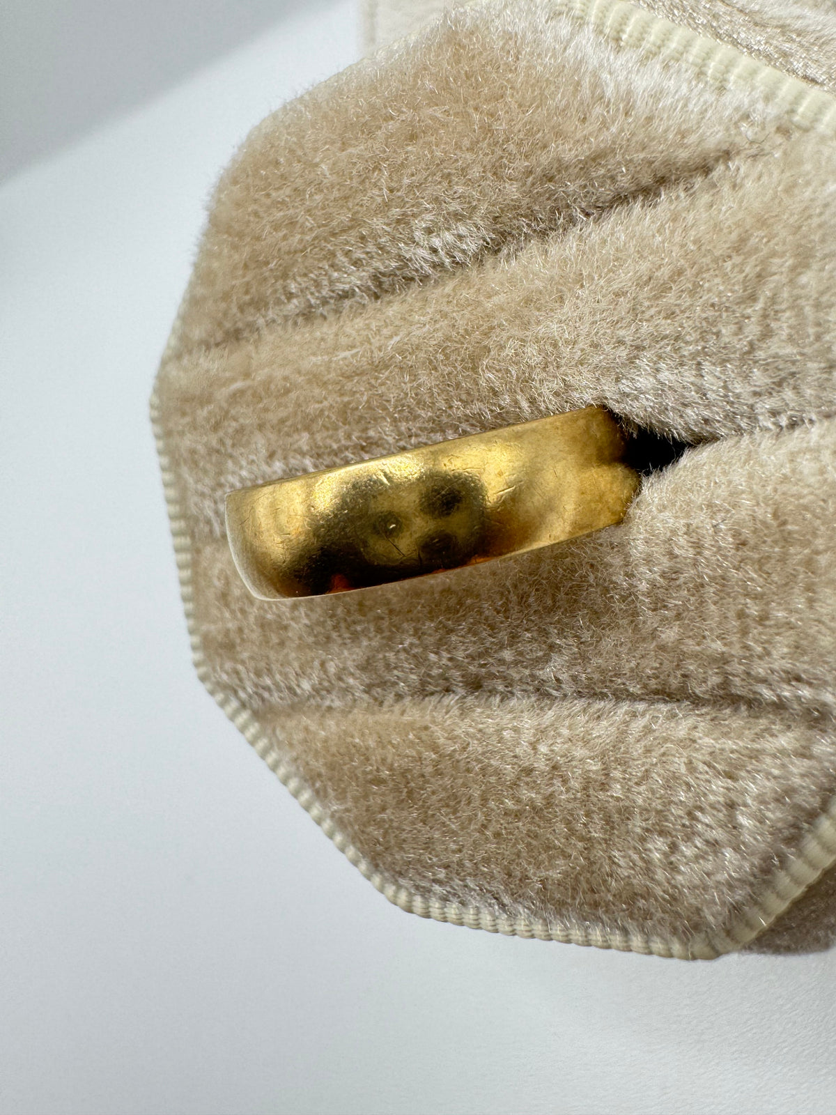 9ct gold band