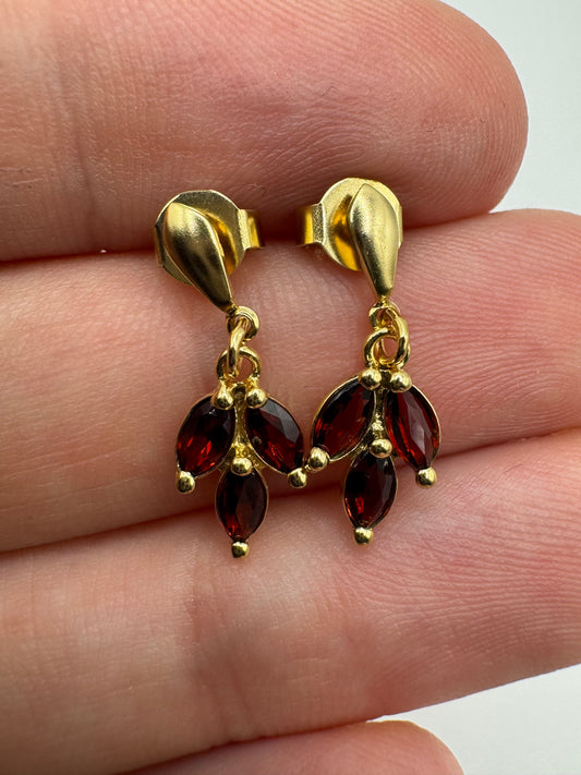 9ct gold garnet earrings