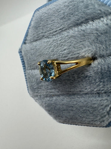 9ct gold aquamarine ring