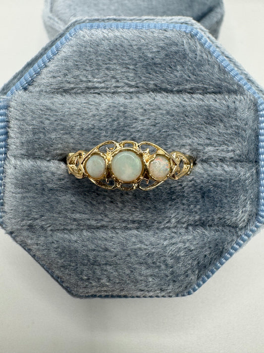 9ct gold opal ring