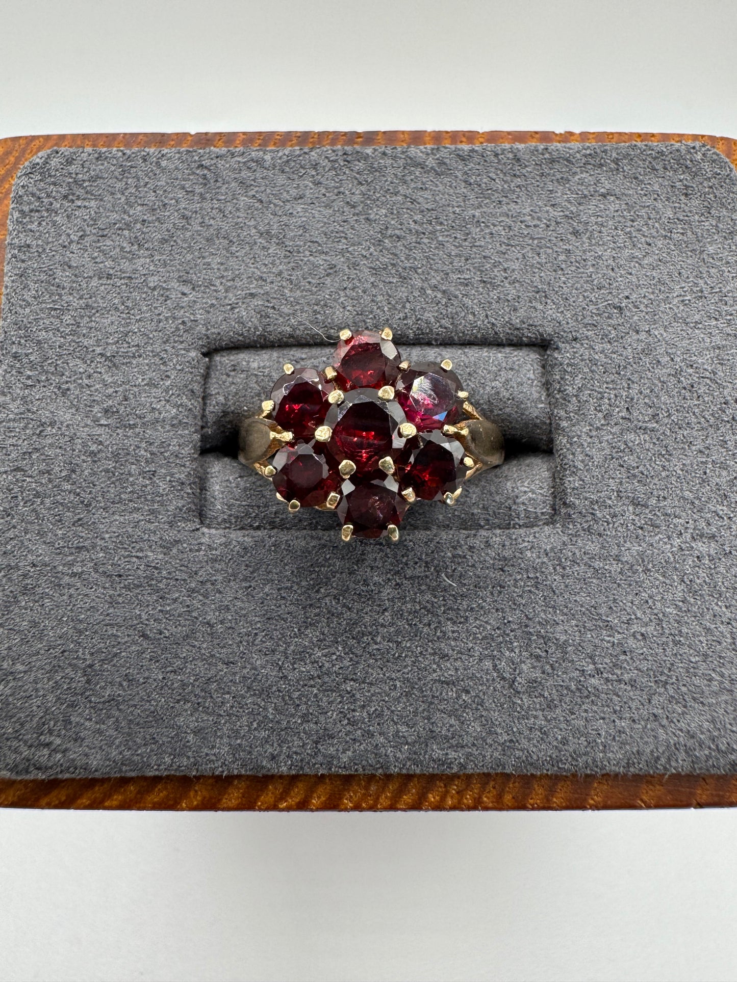 9ct gold garnet cluster ring