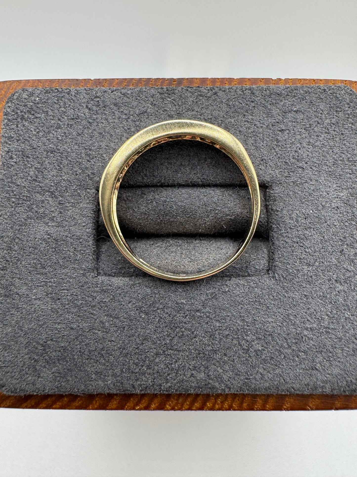 9ct gold sapphire and diamond ring