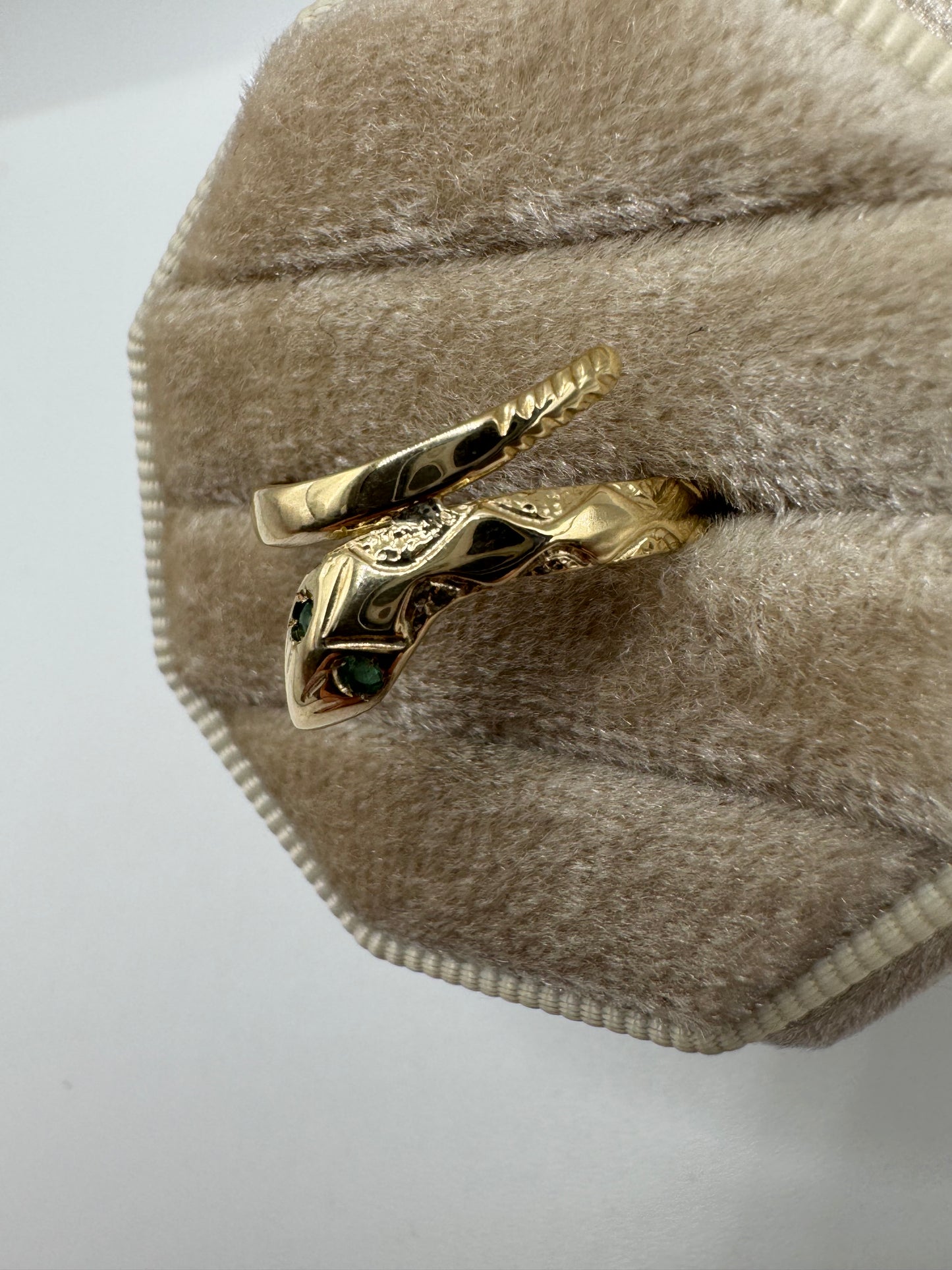 9ct gold emerald snake ring