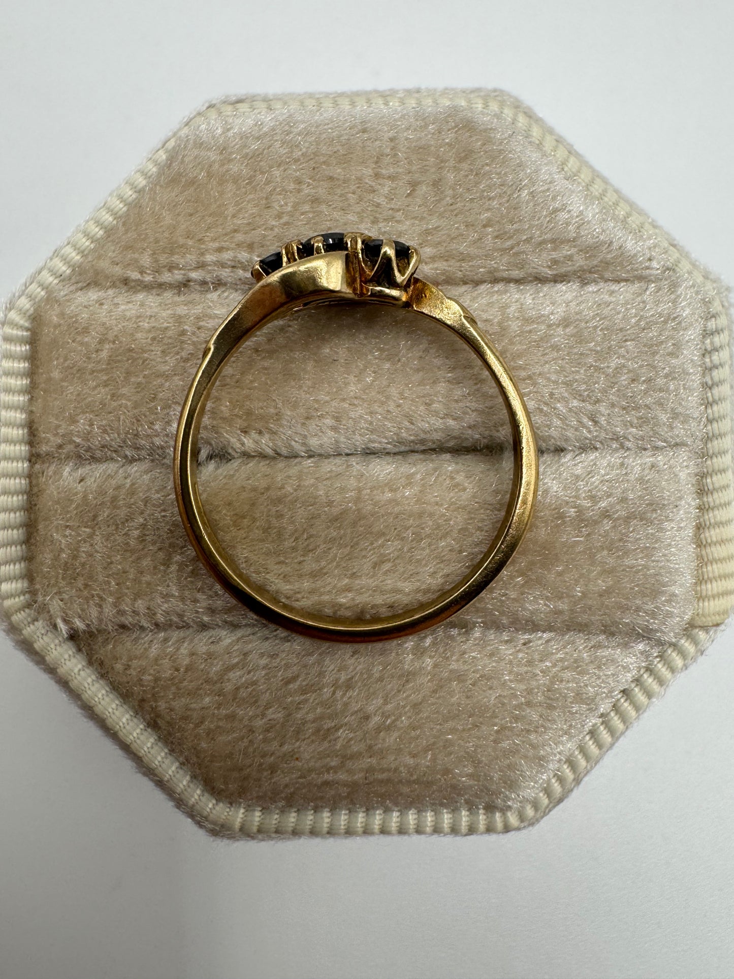 9ct gold sapphire ring