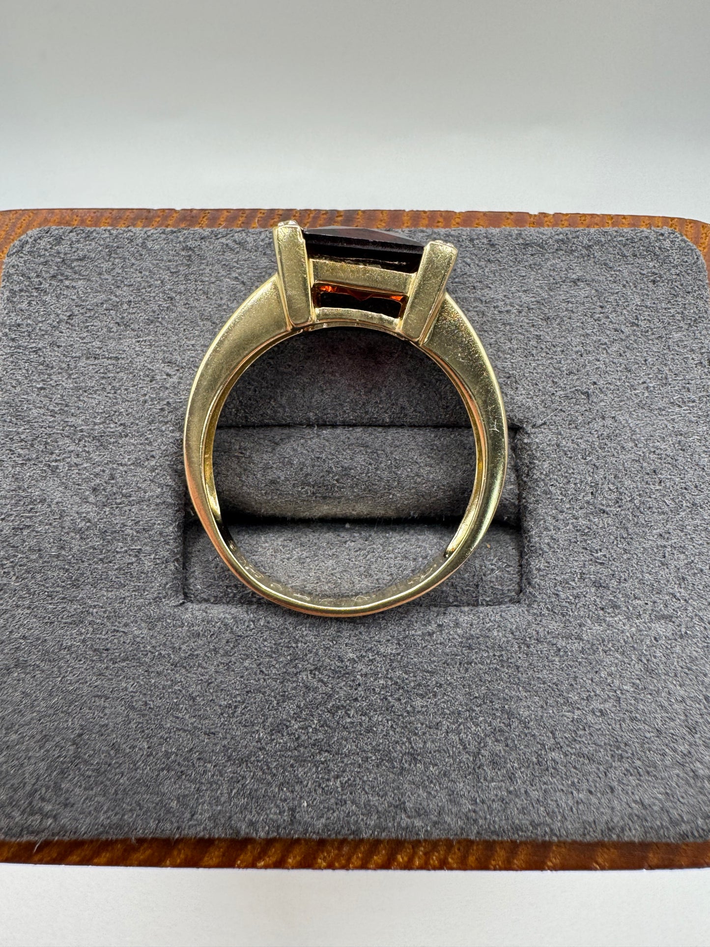 9ct gold garnet and diamond ring