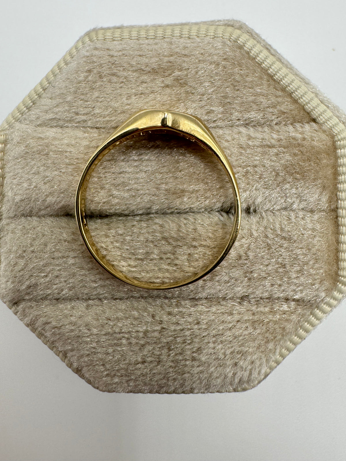9ct gold heart signet ring