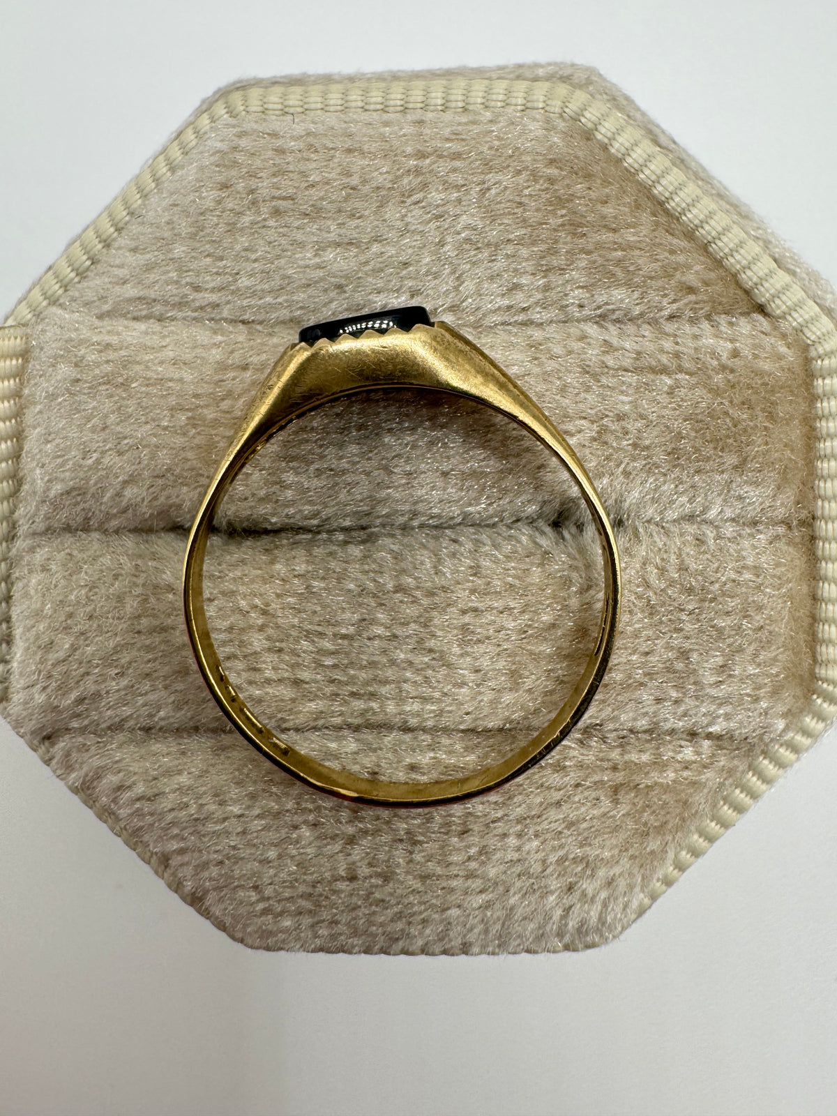 9ct gold onyx ring