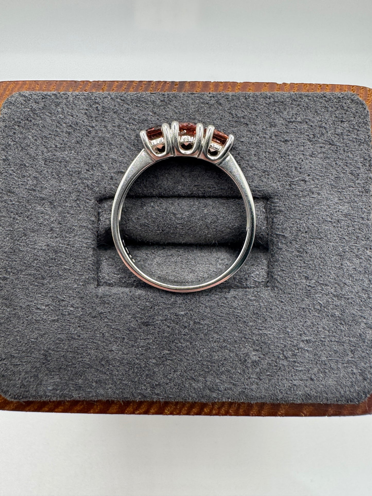 9ct white gold quartz ring