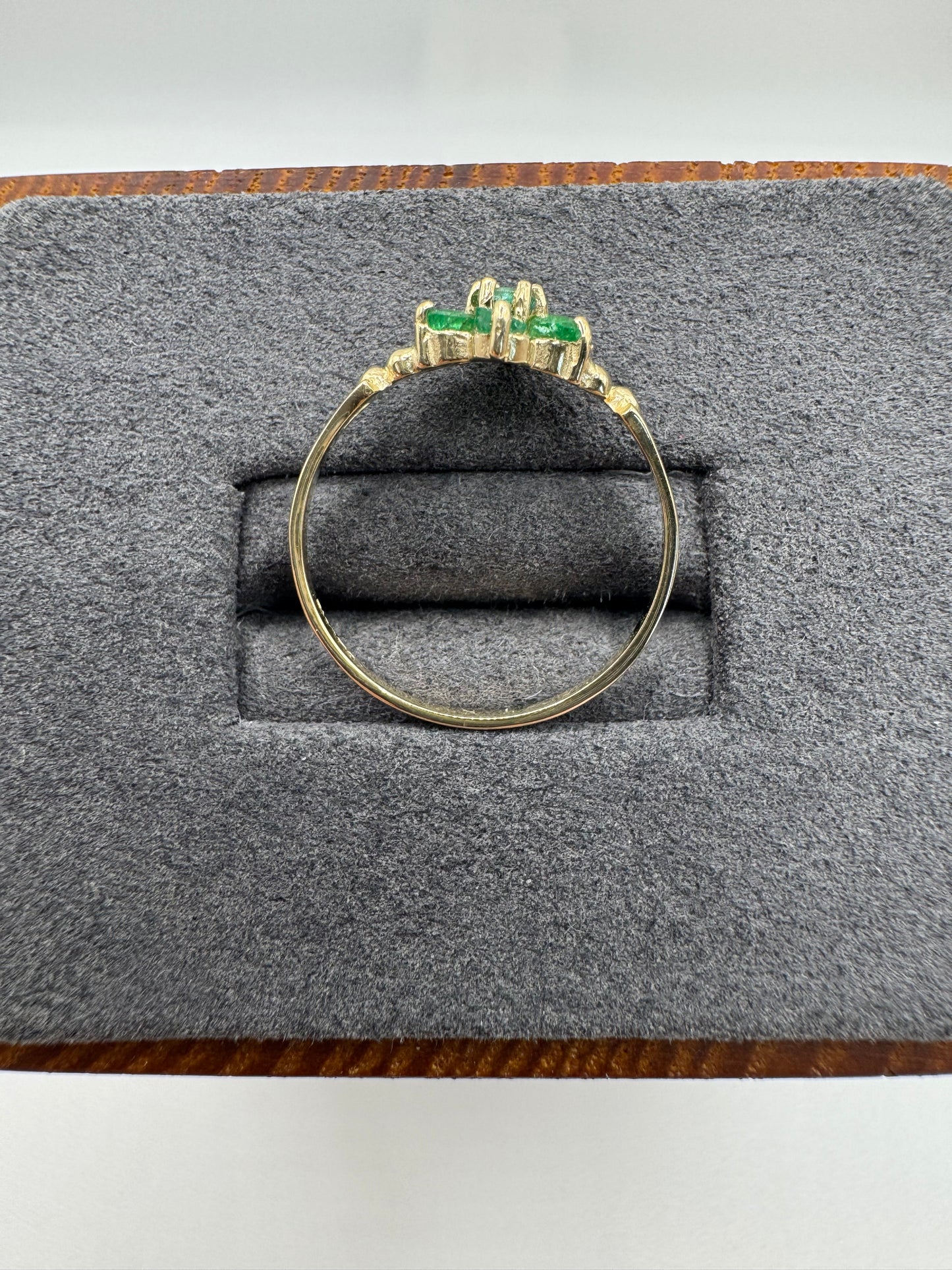 9ct gold emerald cluster ring