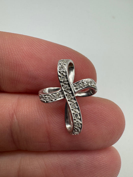 9ct white gold diamond cross pendant