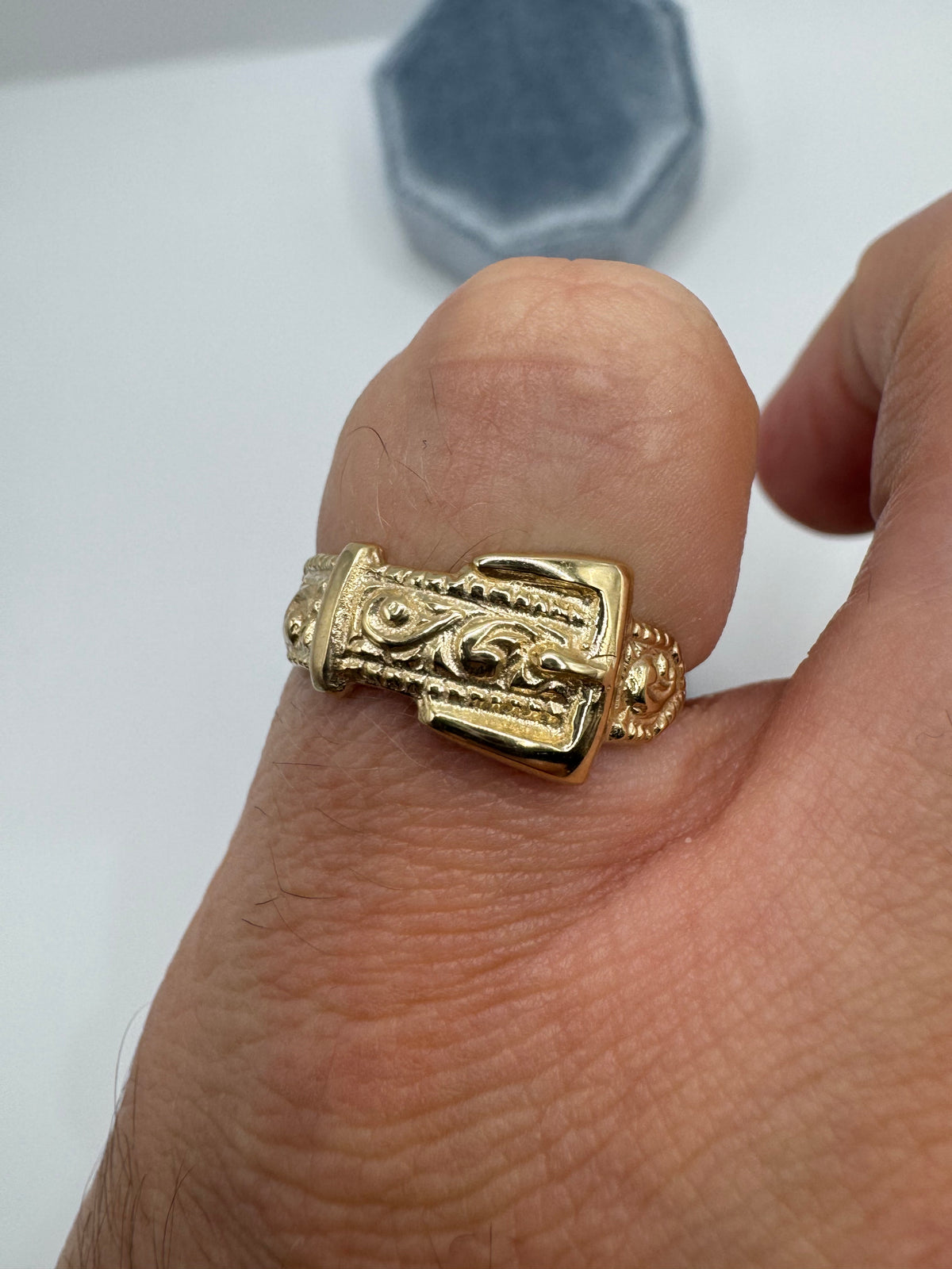 9ct gold engraved buckle ring