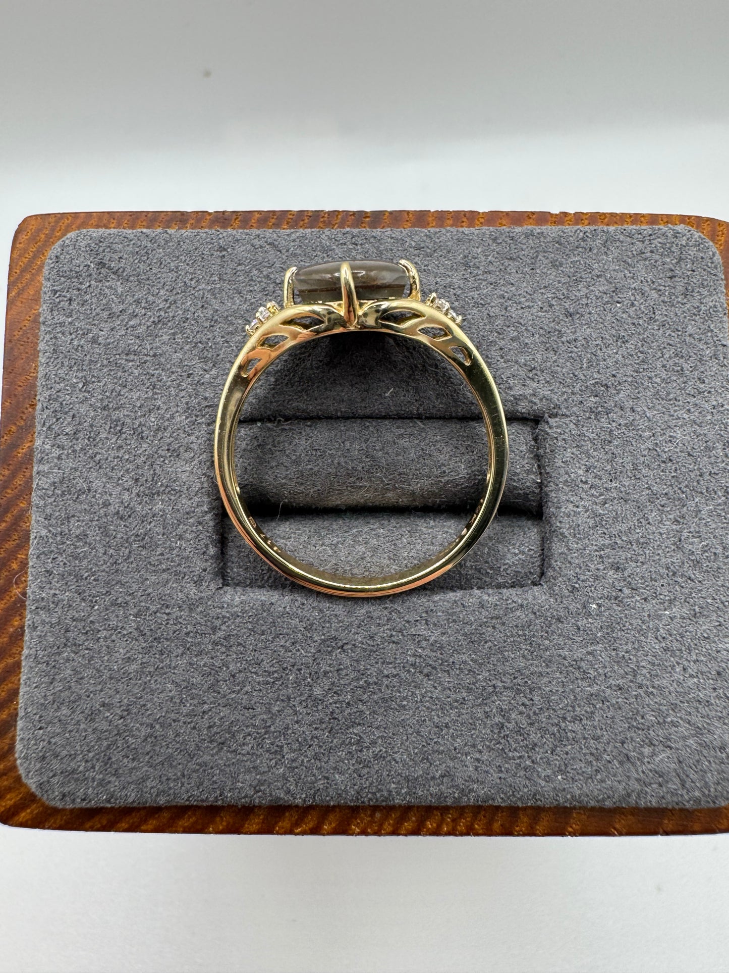 9ct gold ammolite and zircon ring