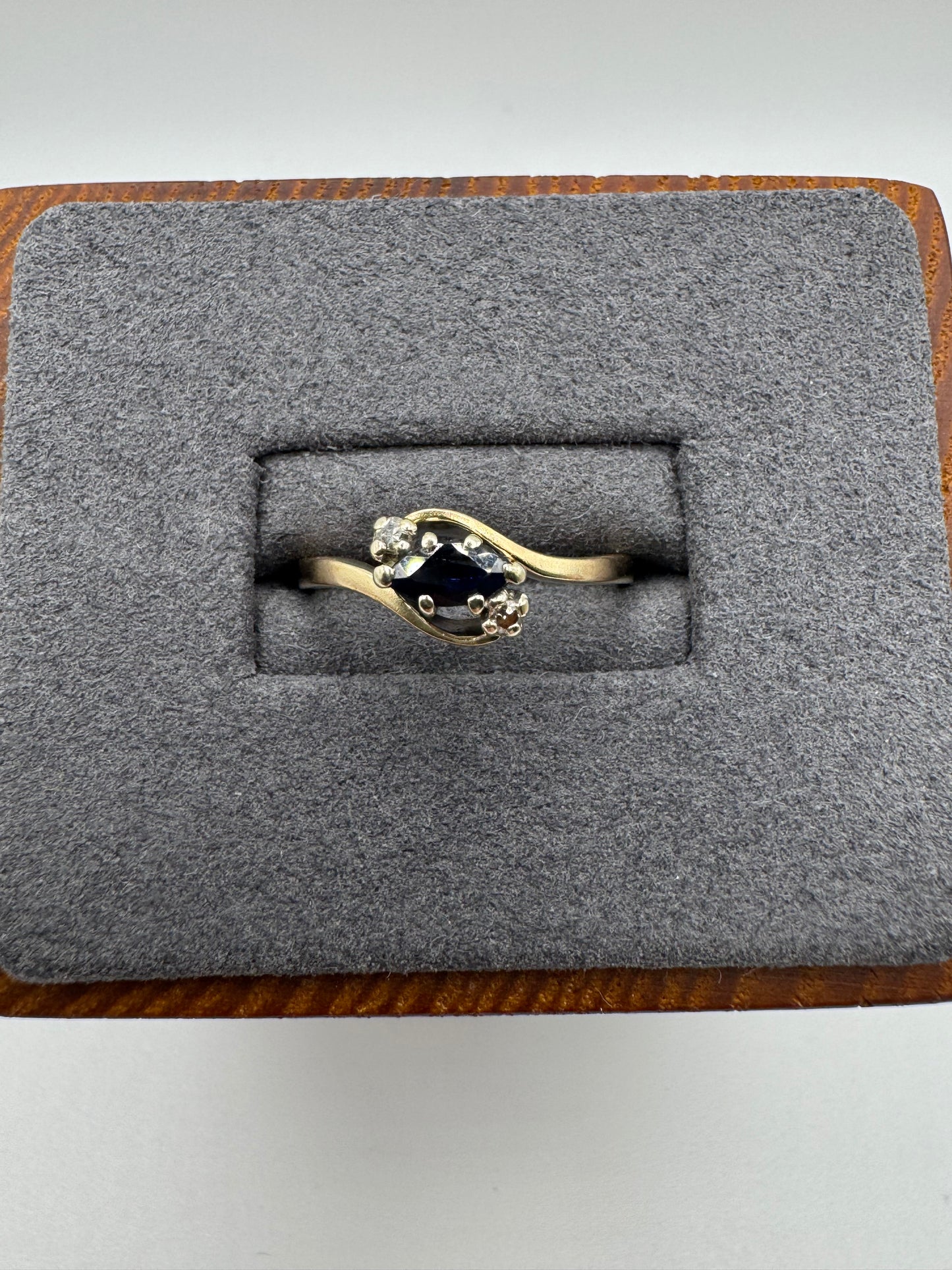 9ct gold sapphire and diamond ring