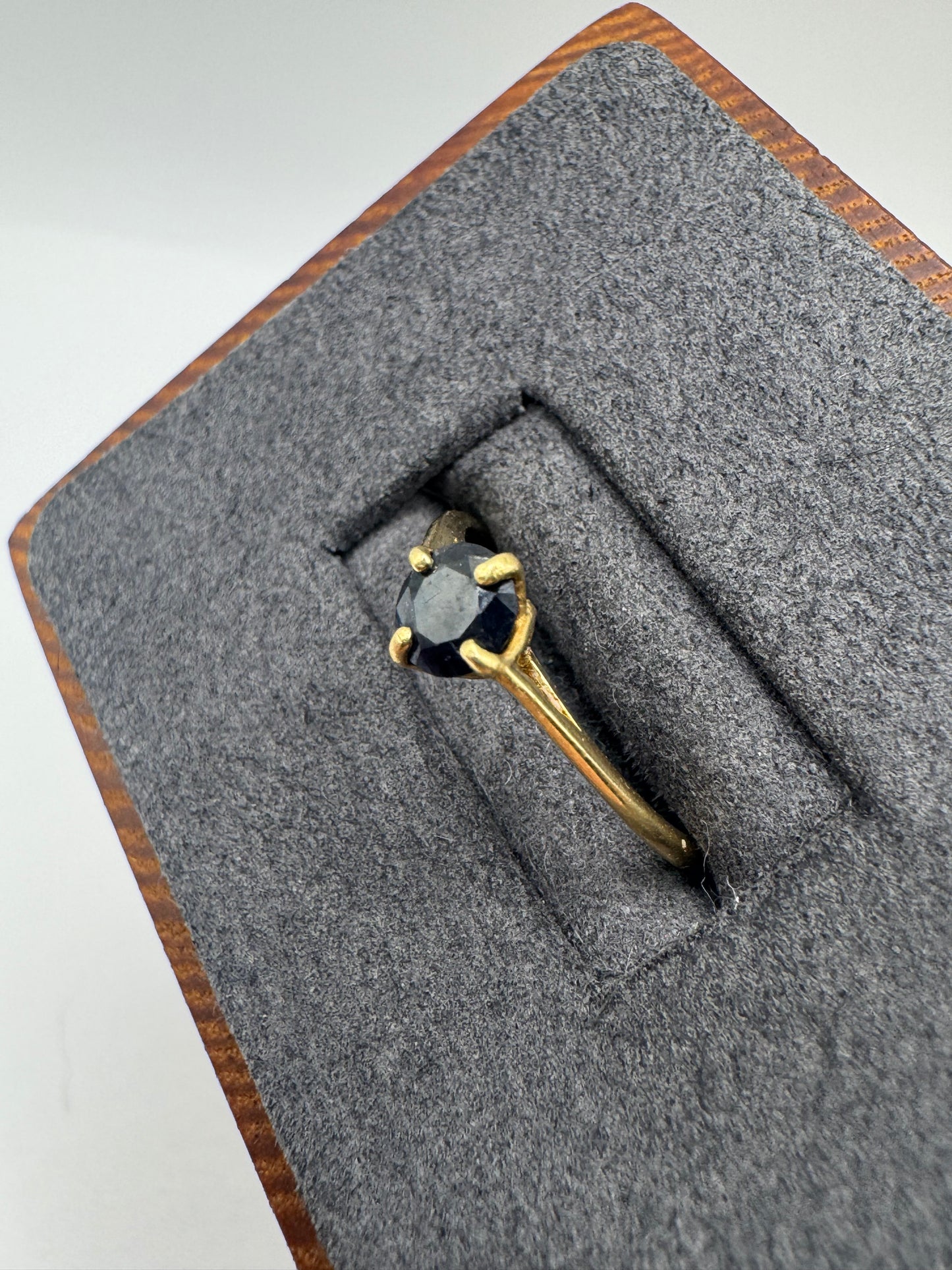 18ct gold sapphire ring